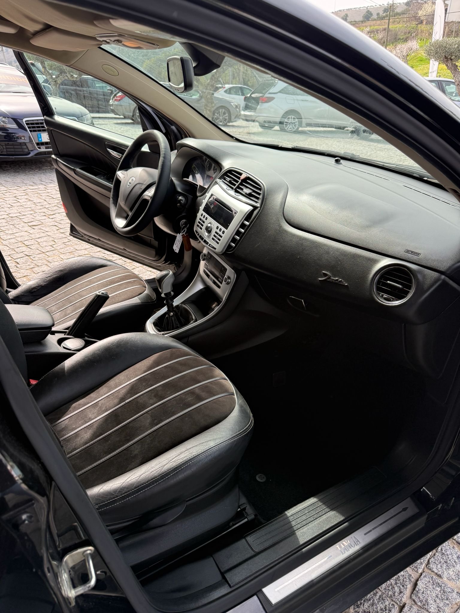 
								LANCIA DELTA 2010 completo									