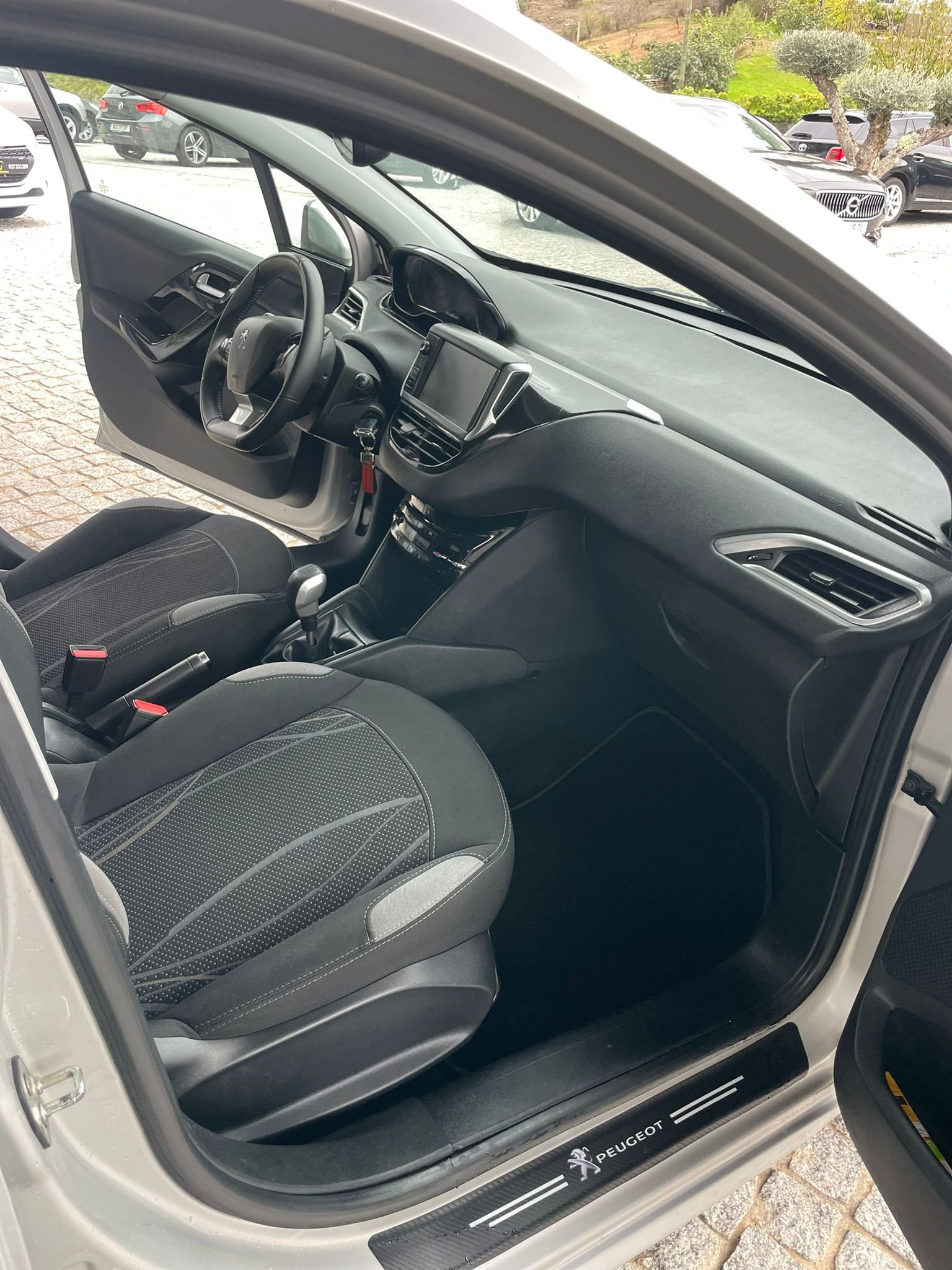 
								PEUGEOT 208 2014 completo									