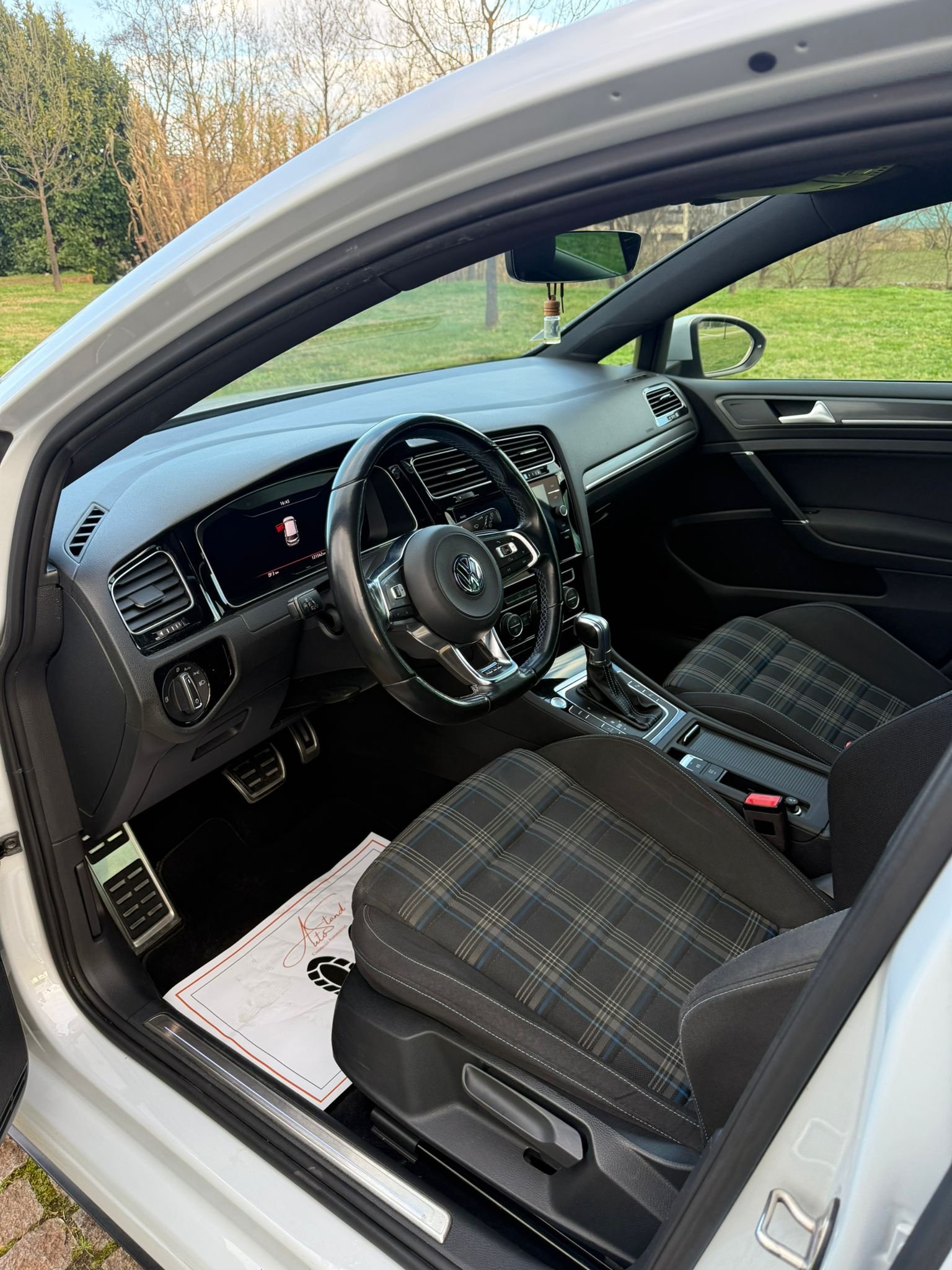 
								VOLKSWAGEN GTE 7.5 2018 completo									