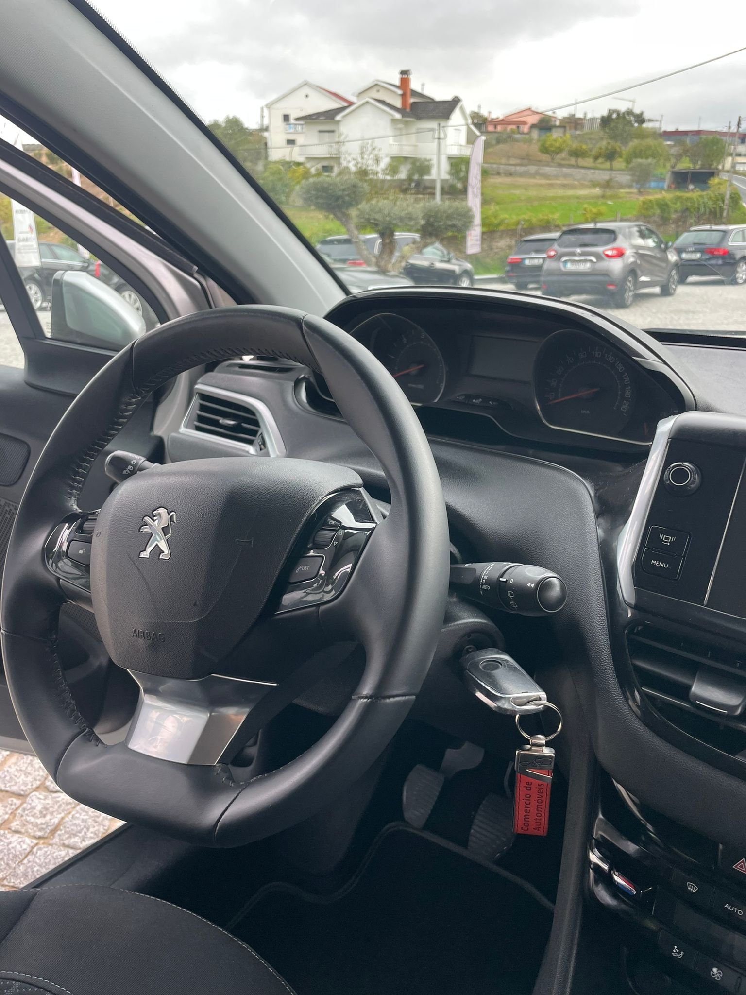 
								PEUGEOT 208 2014 completo									