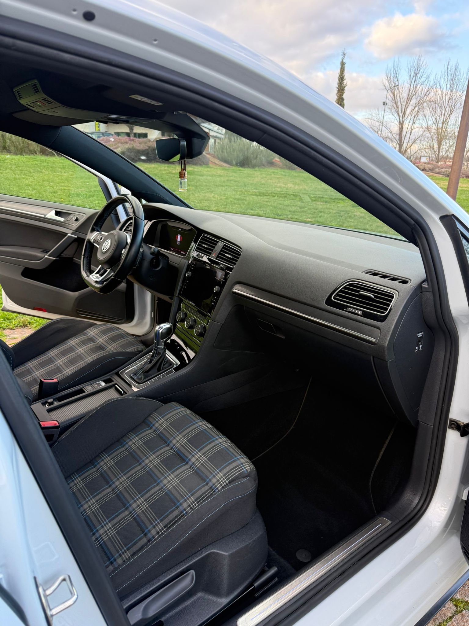 
								VOLKSWAGEN GTE 7.5 2018 completo									