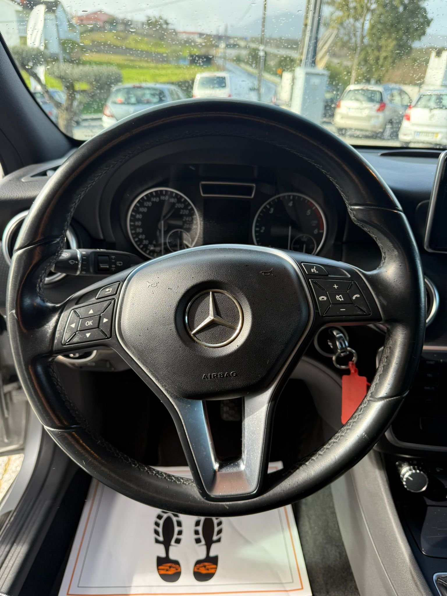 
								MERCEDES – BENZ A180 2015 completo									