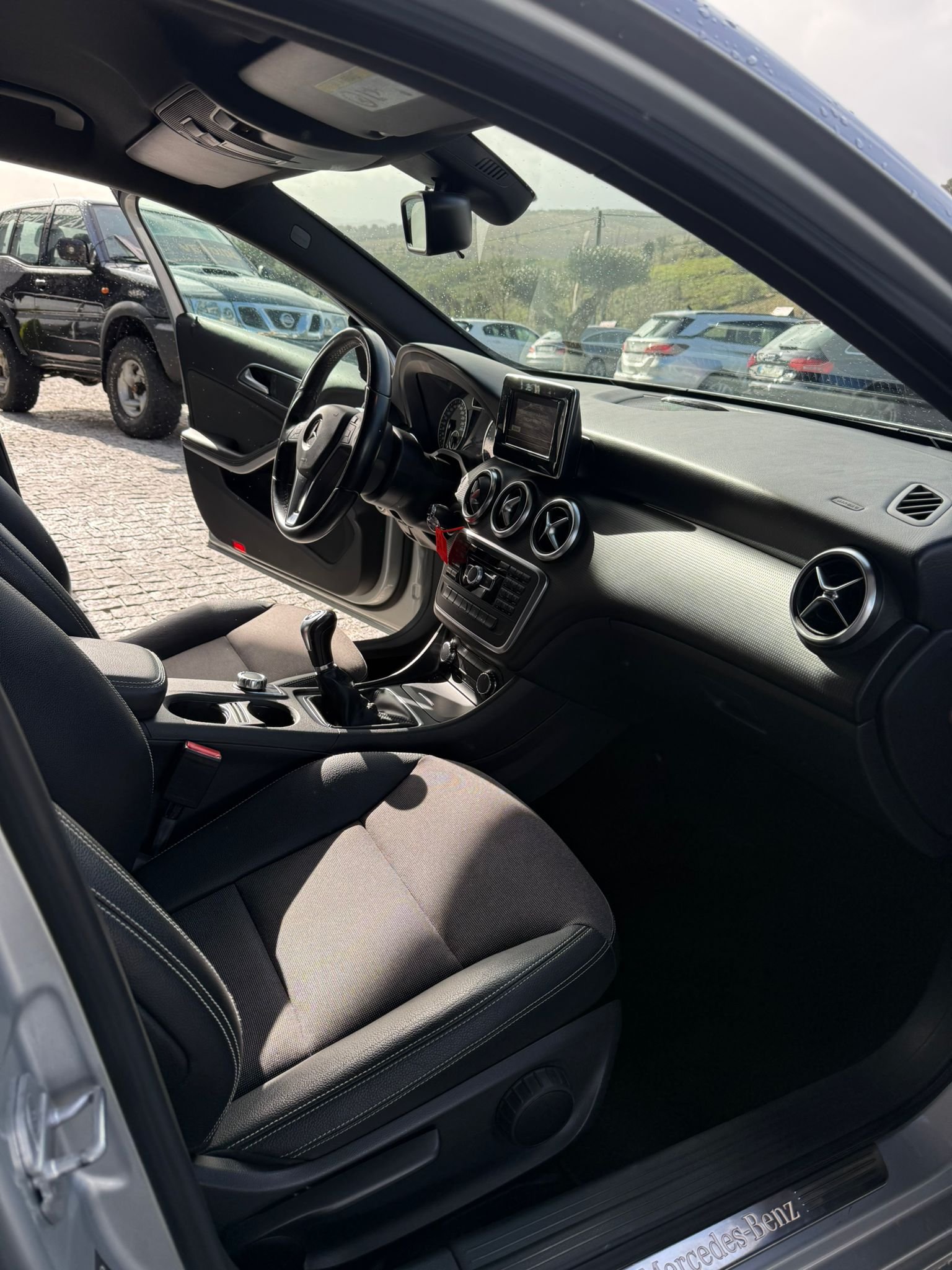 
								MERCEDES – BENZ A180 2015 completo									