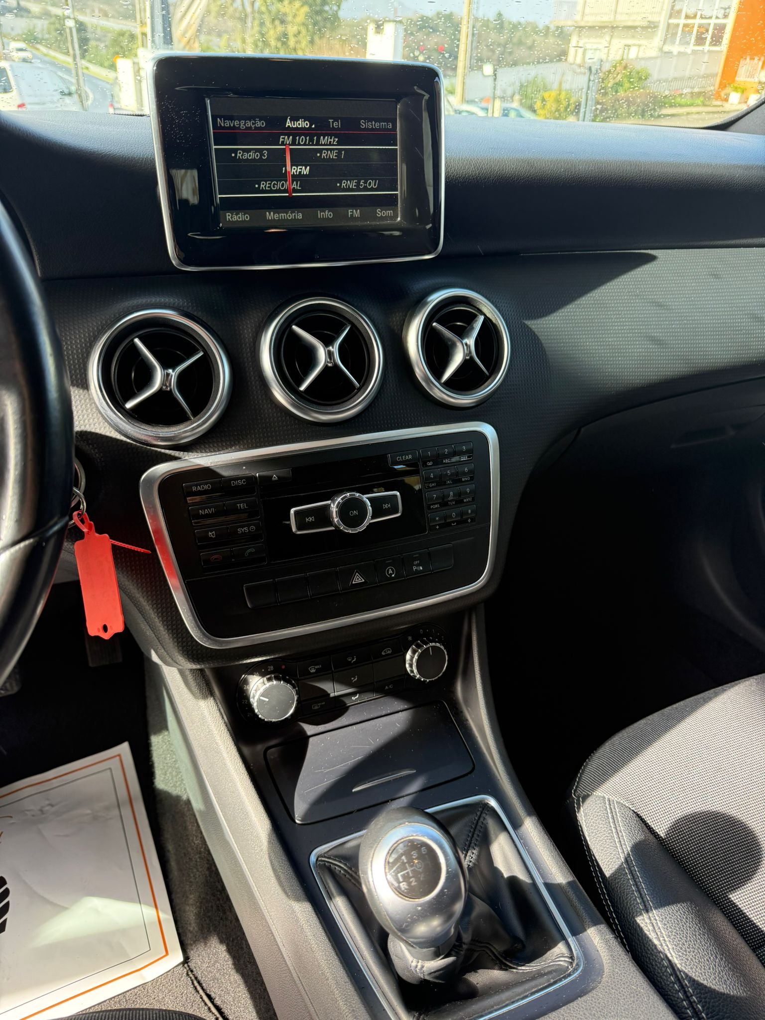 
								MERCEDES – BENZ A180 2015 completo									
