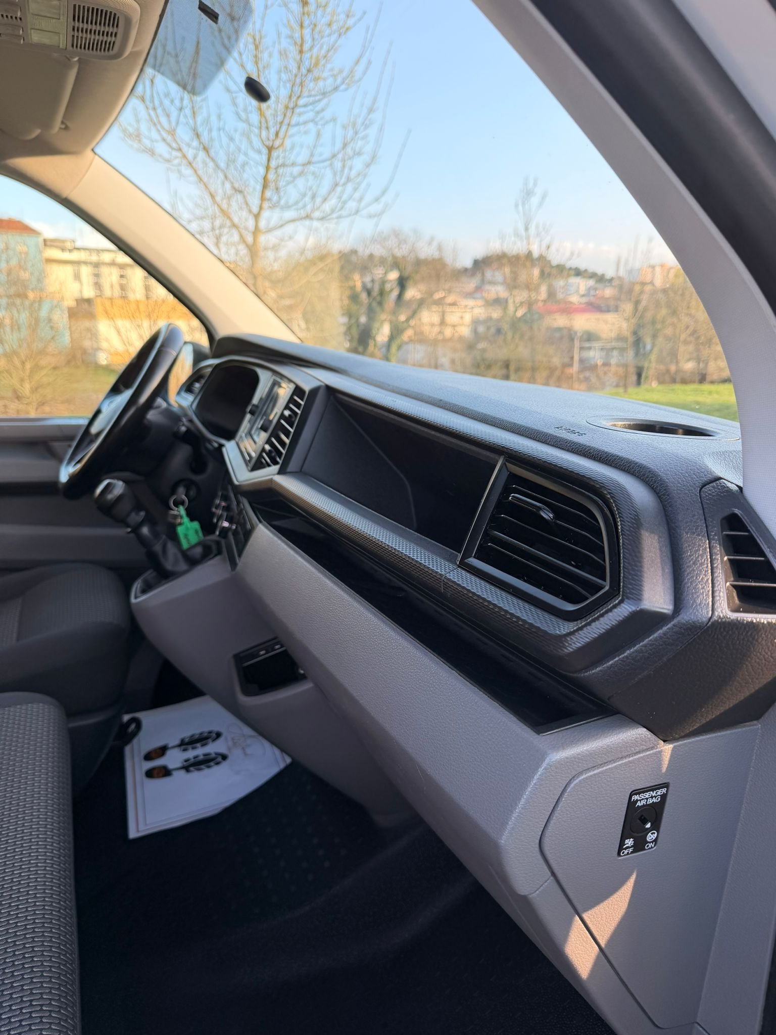 
								VW TRANSPORTER 6 LUGARES 2020 completo									