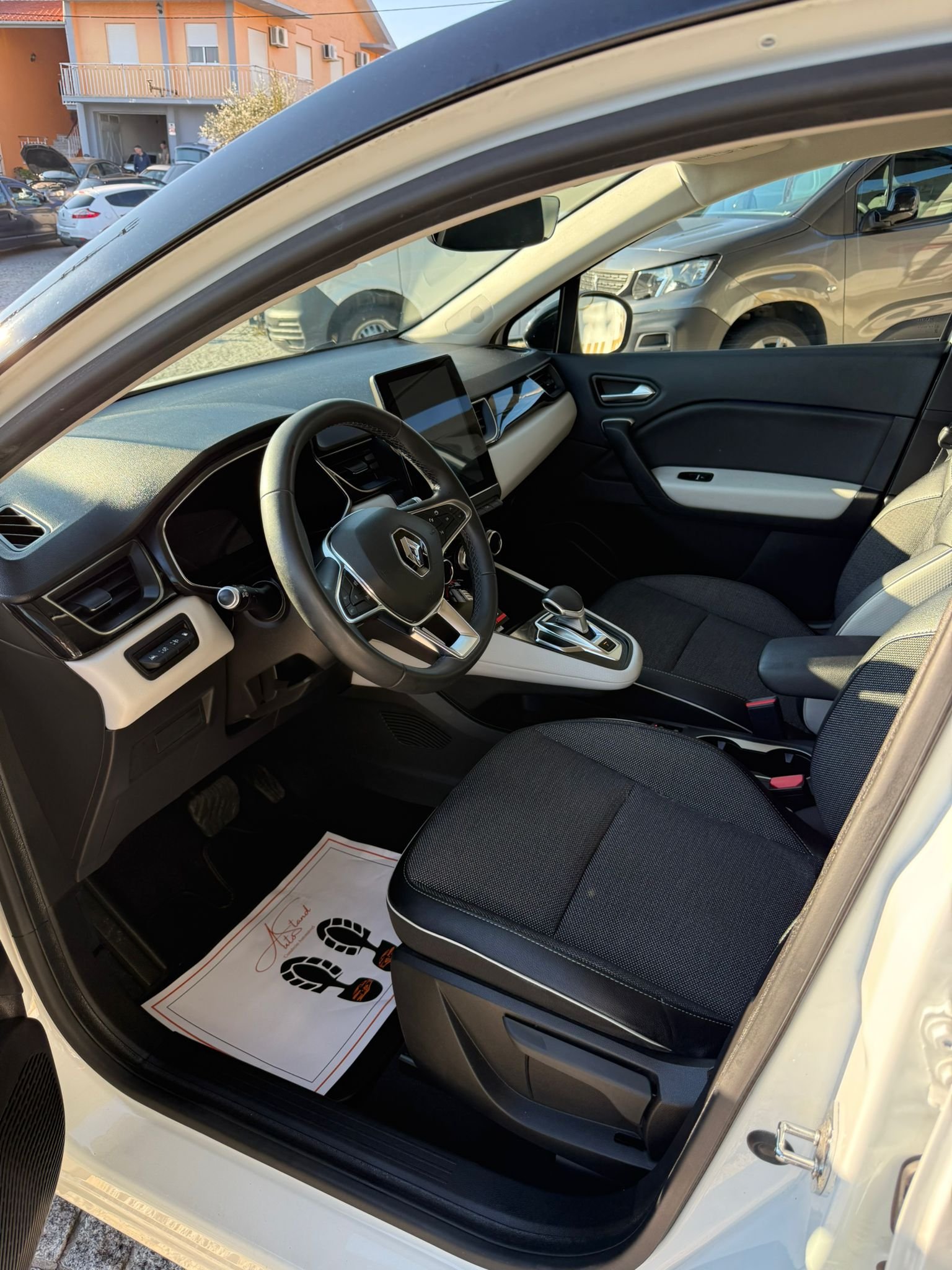 
								RENAULT CAPTUR 2020 E – TECH PLUG – IN HYBRID completo									