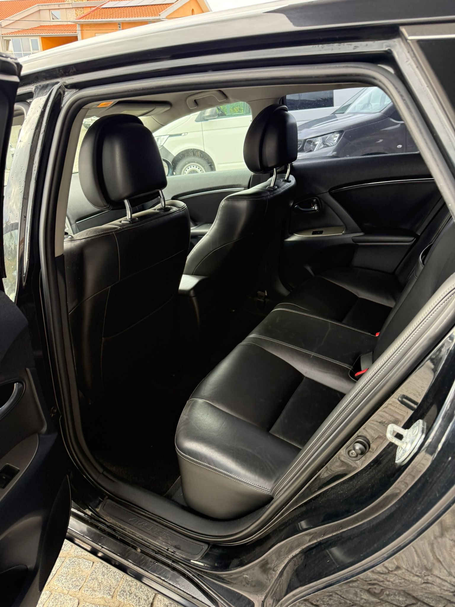 
								TOYOTA AVENSIS 2010 completo									