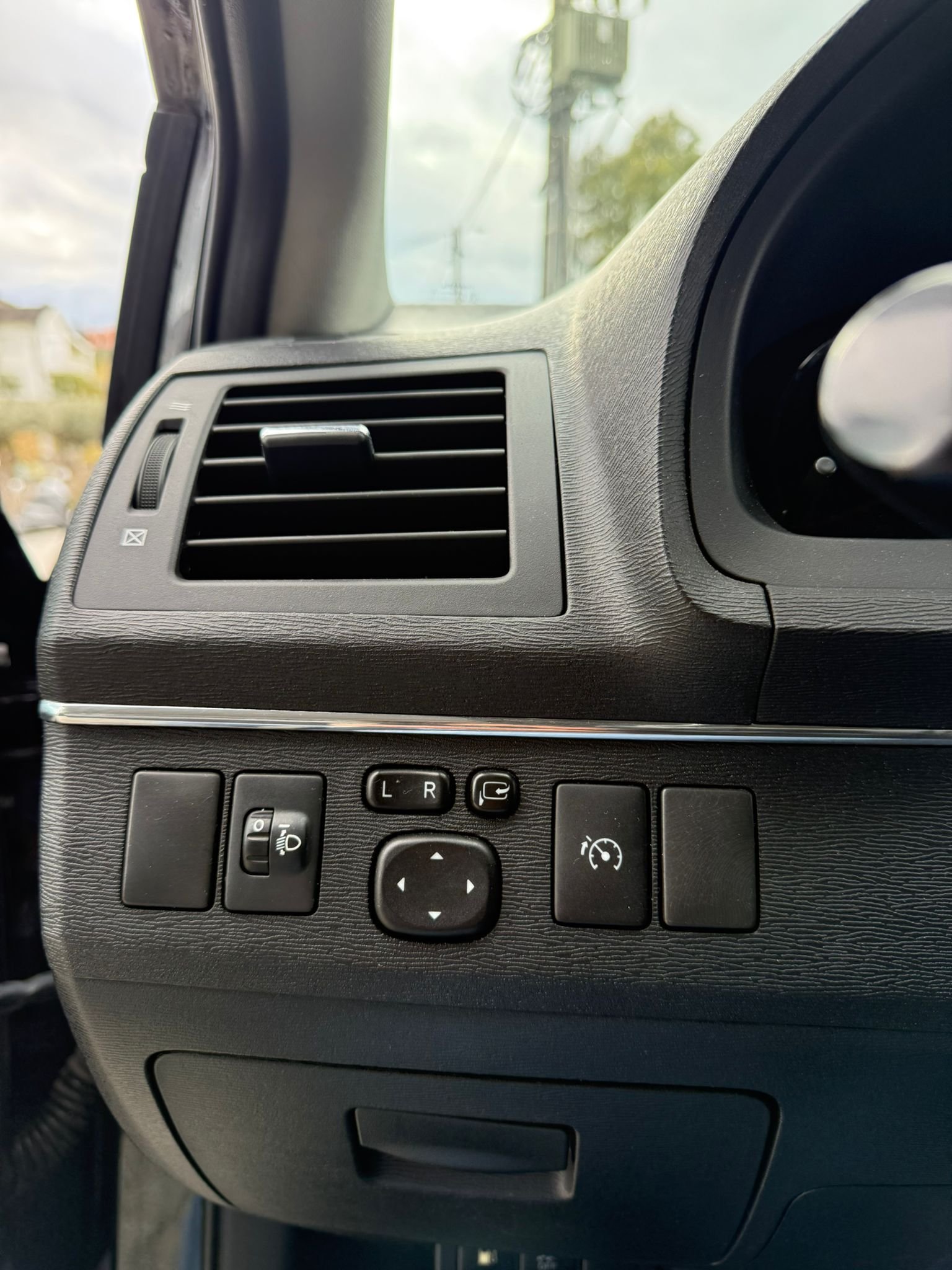 
								TOYOTA AVENSIS 2010 completo									