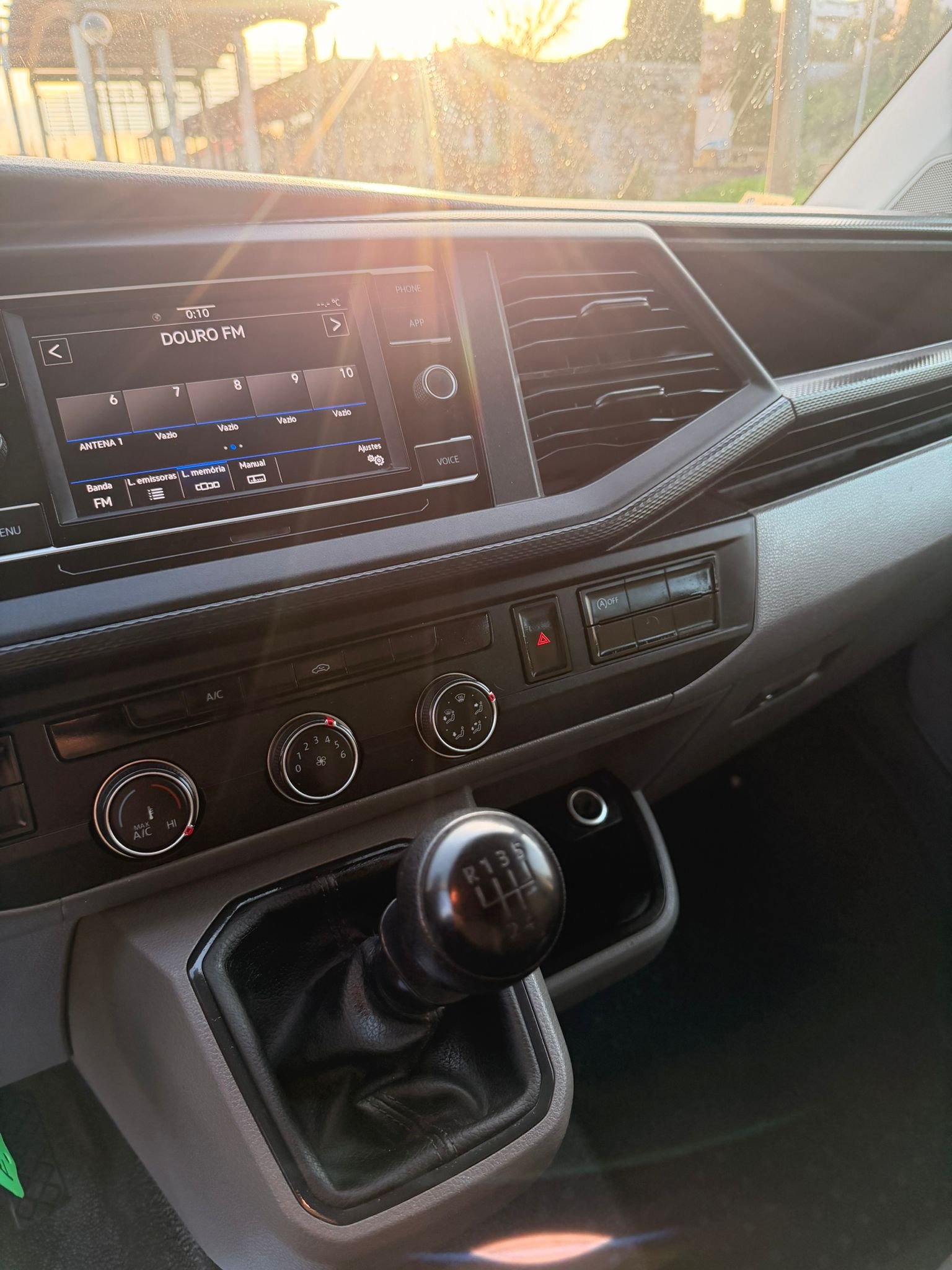 
								VW TRANSPORTER 6 LUGARES 2020 completo									