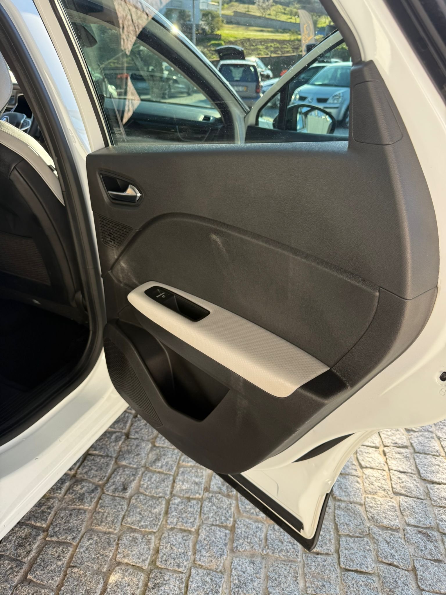 
								RENAULT CAPTUR 2020 E – TECH PLUG – IN HYBRID completo									