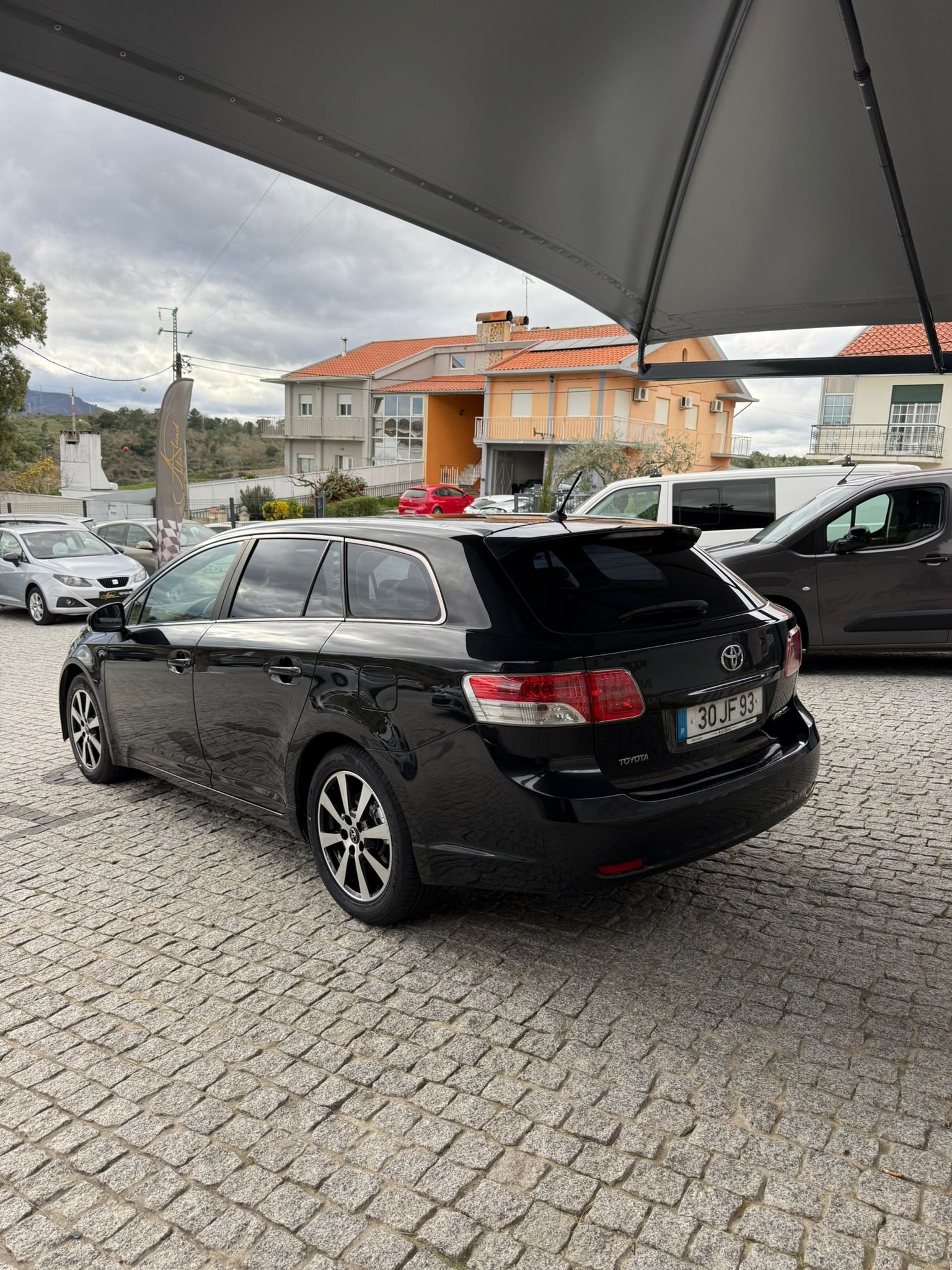 
								TOYOTA AVENSIS 2010 completo									