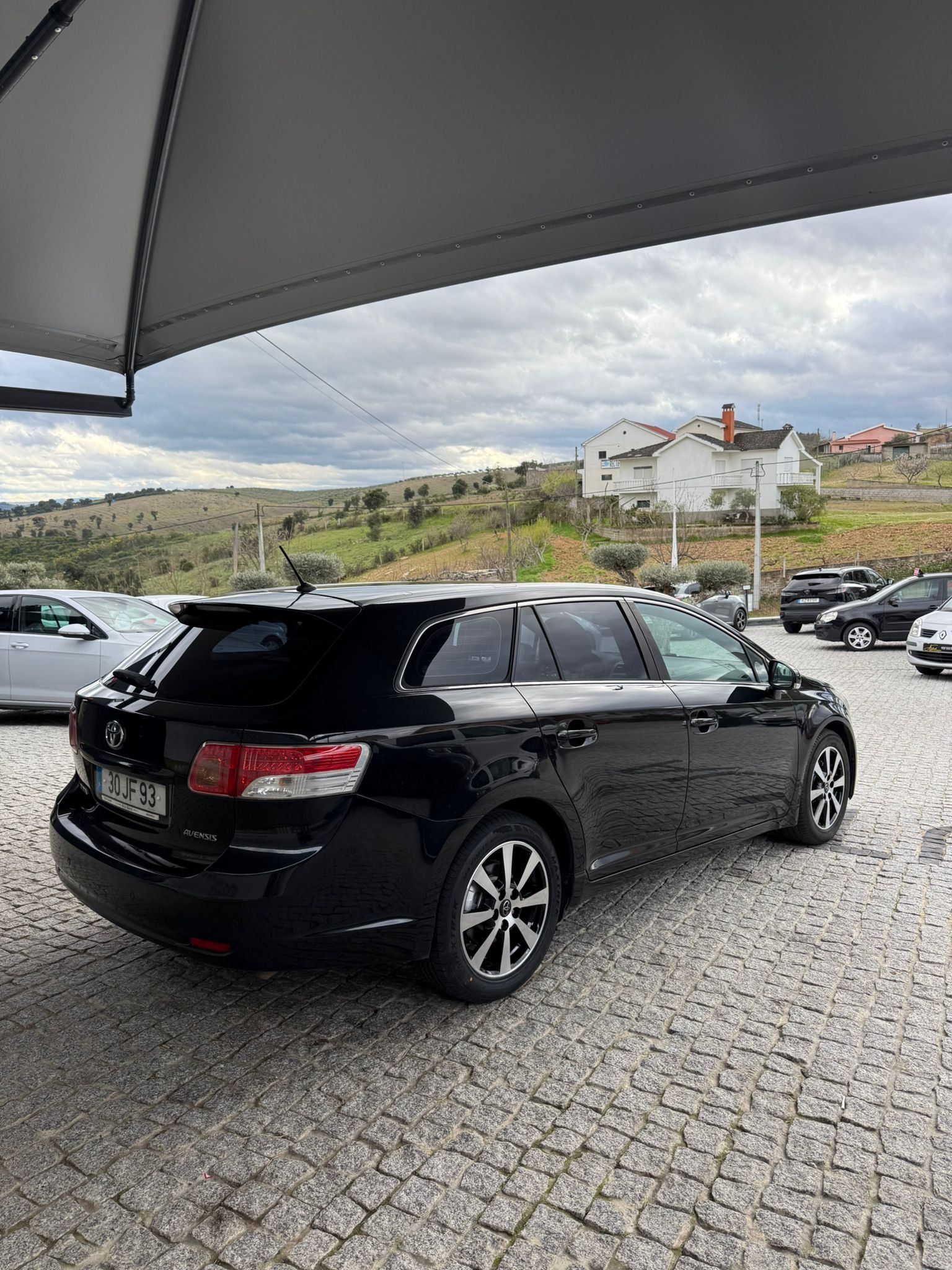 
								TOYOTA AVENSIS 2010 completo									