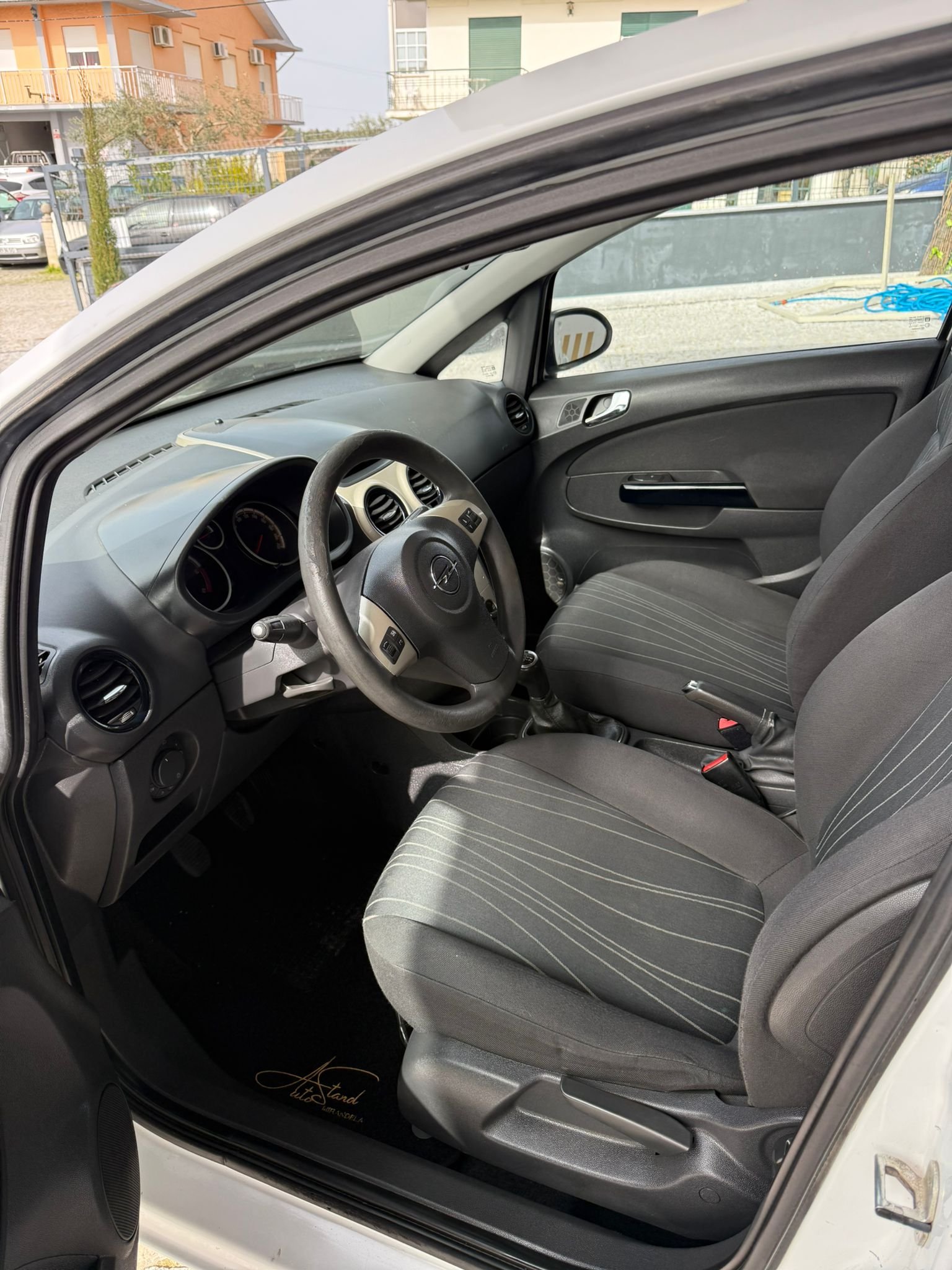 
								OPEL CORSA D completo									