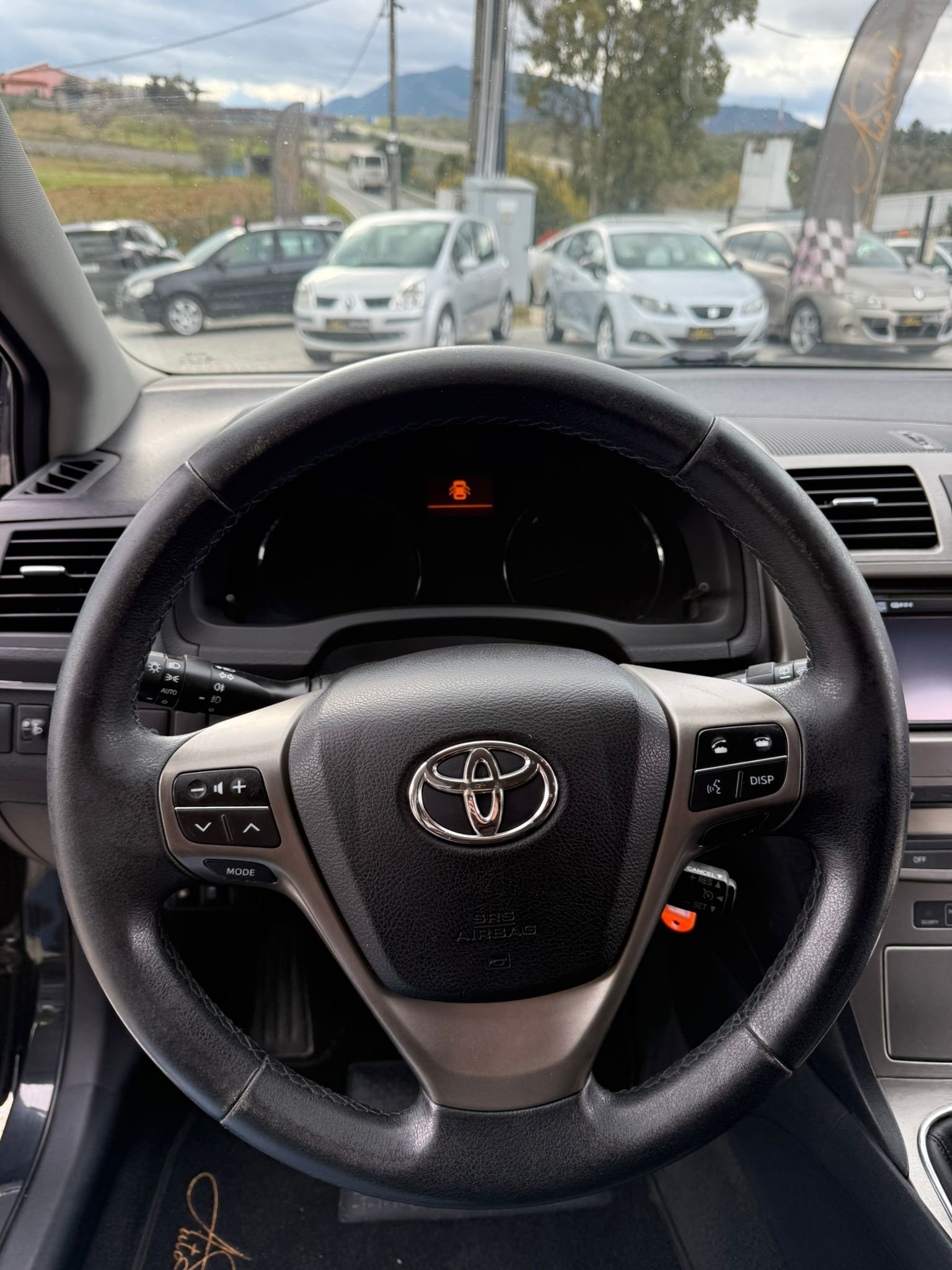 
								TOYOTA AVENSIS 2010 completo									