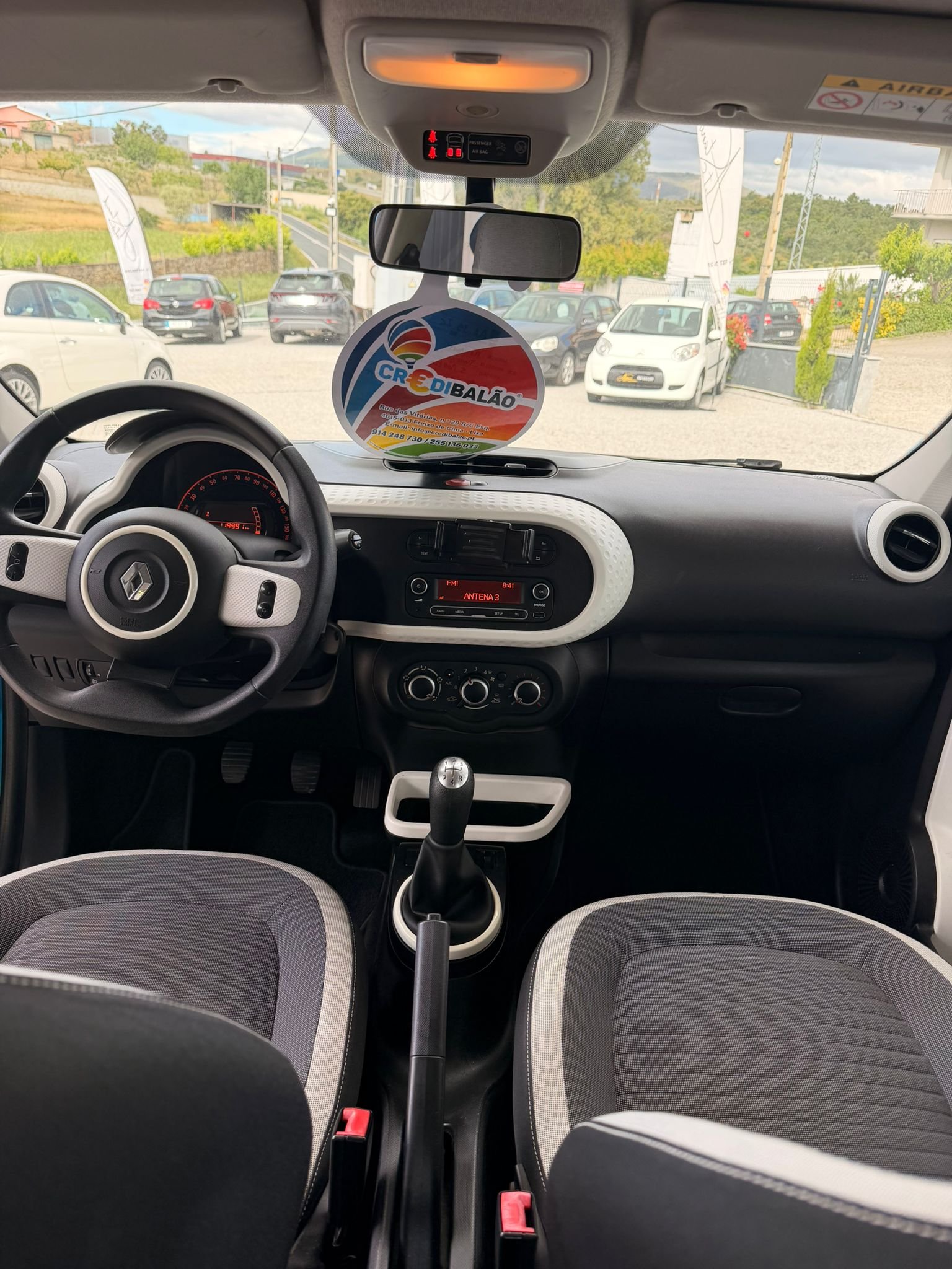
								RENAULT TWINGO 2015 completo									