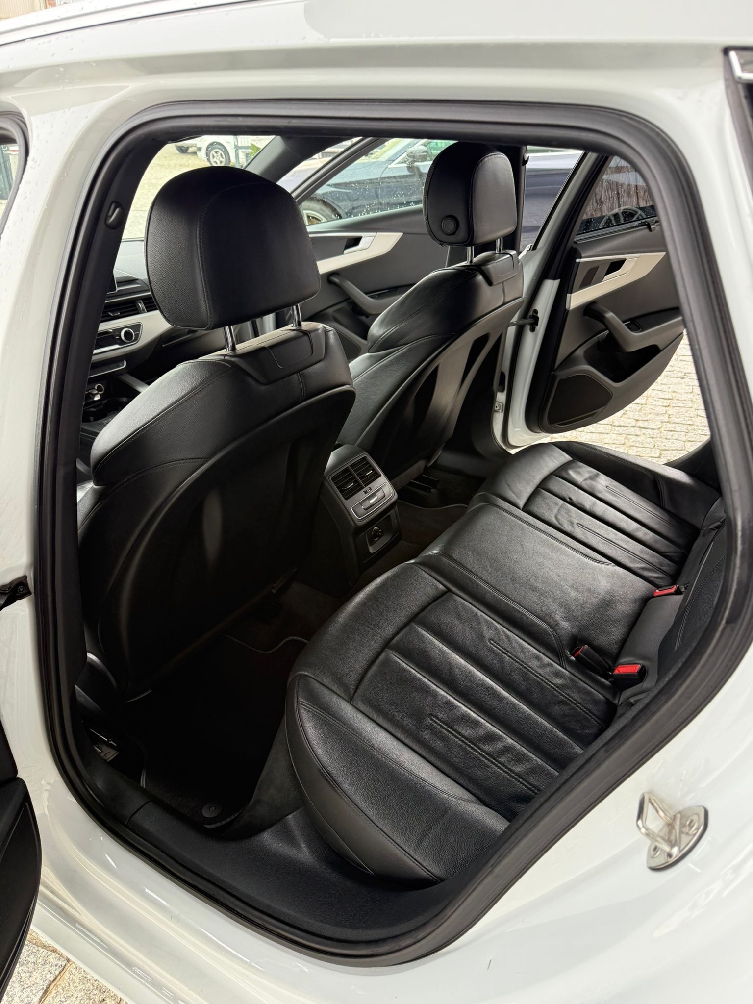 
								AUDI A4 2016 completo									