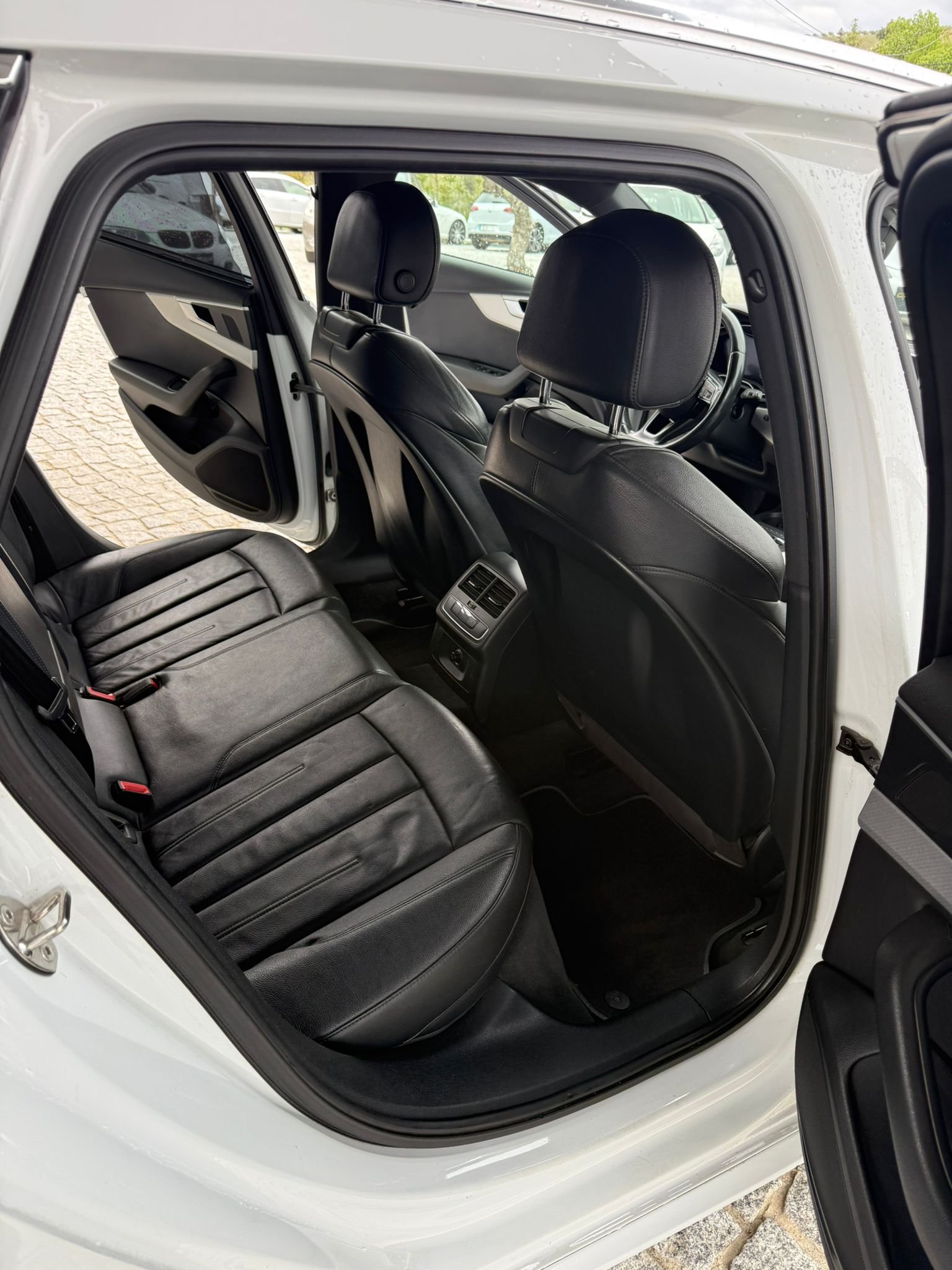 
								AUDI A4 2016 completo									