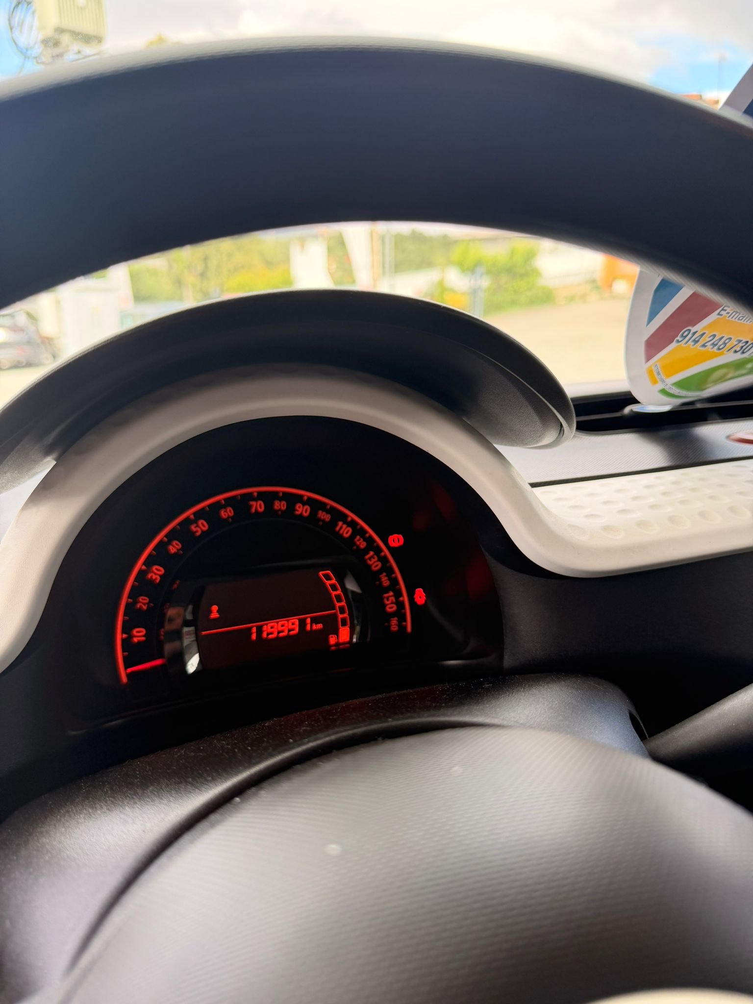 
								RENAULT TWINGO 2015 completo									