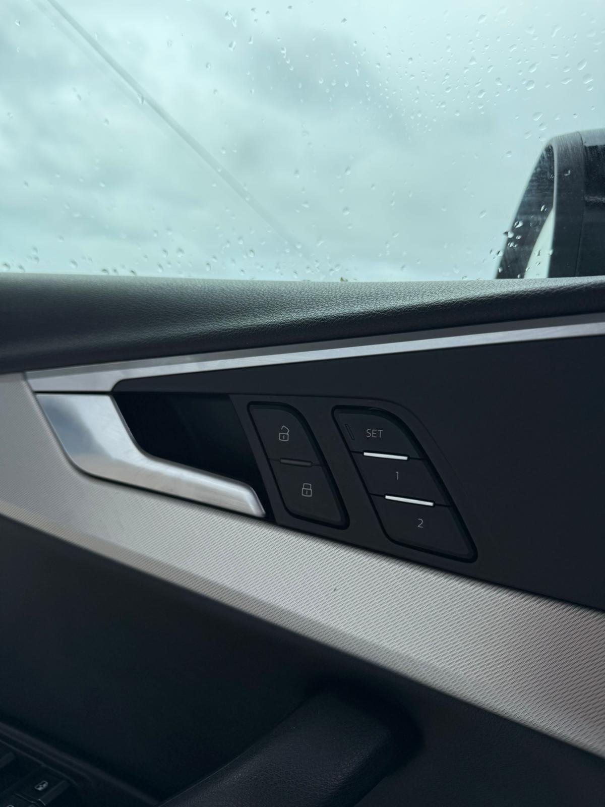 
								AUDI A4 2016 completo									