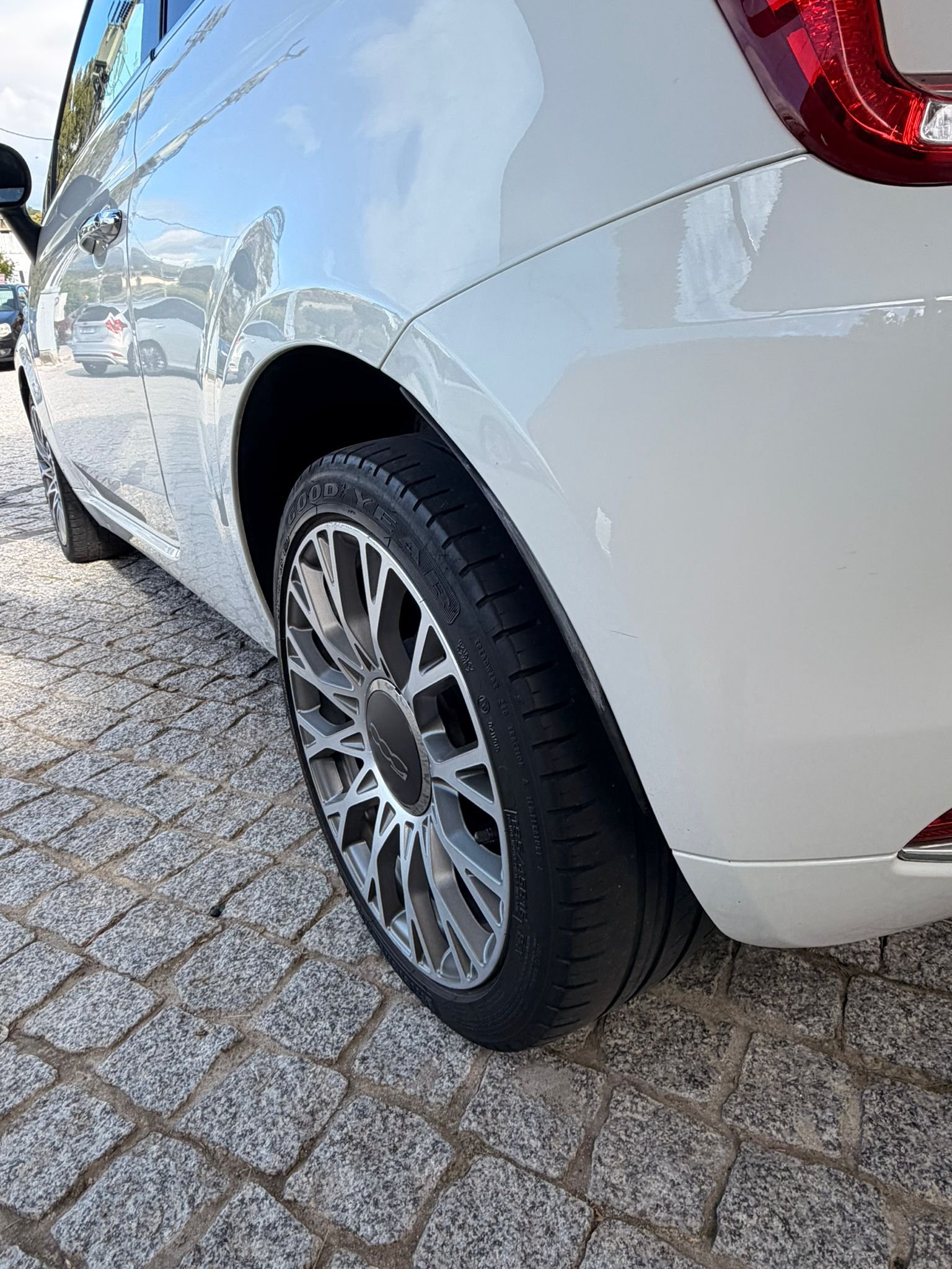 
								FIAT 500 HYBRID 2020 completo									