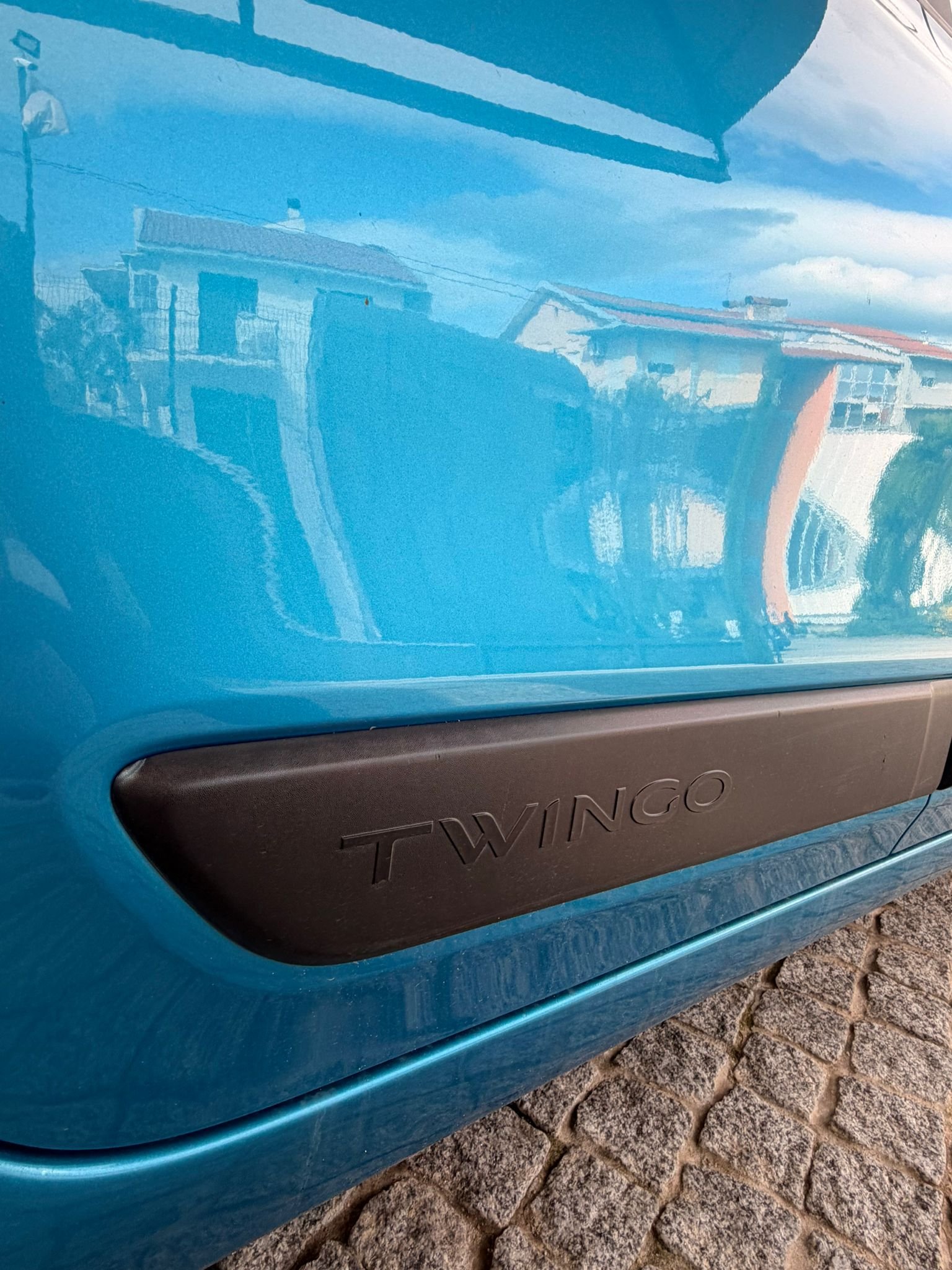 
								RENAULT TWINGO 2015 completo									