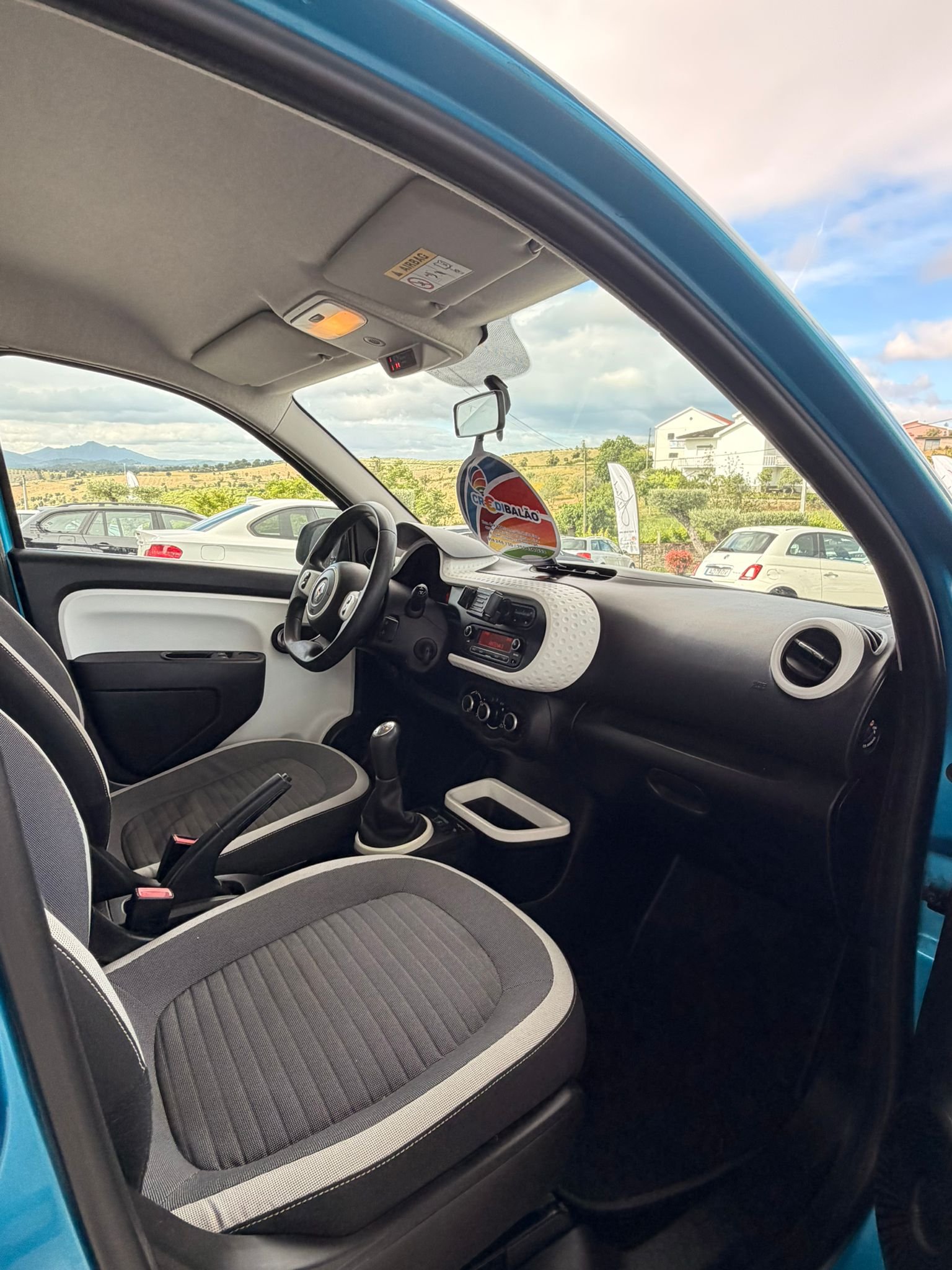 
								RENAULT TWINGO 2015 completo									