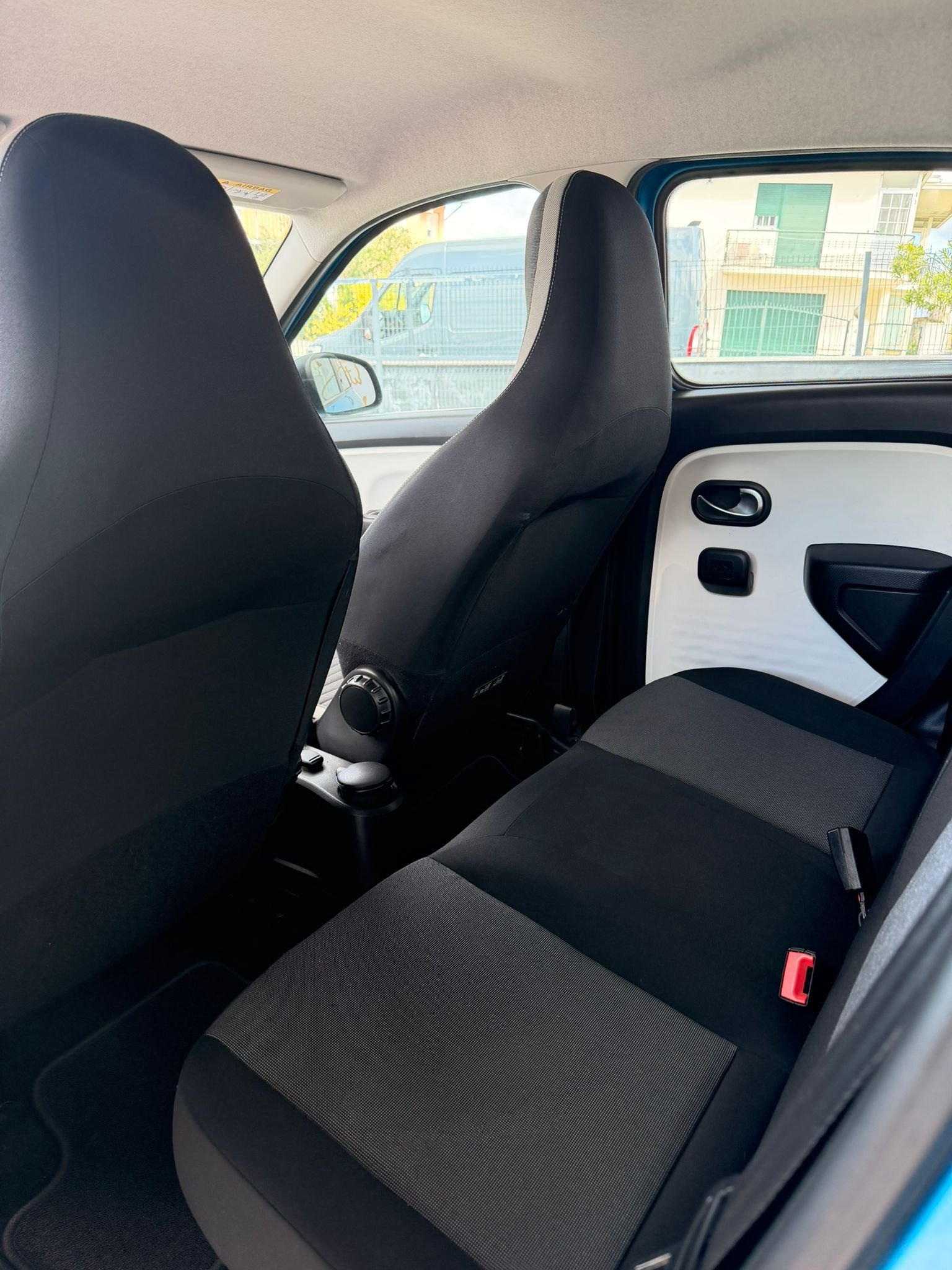 
								RENAULT TWINGO 2015 completo									