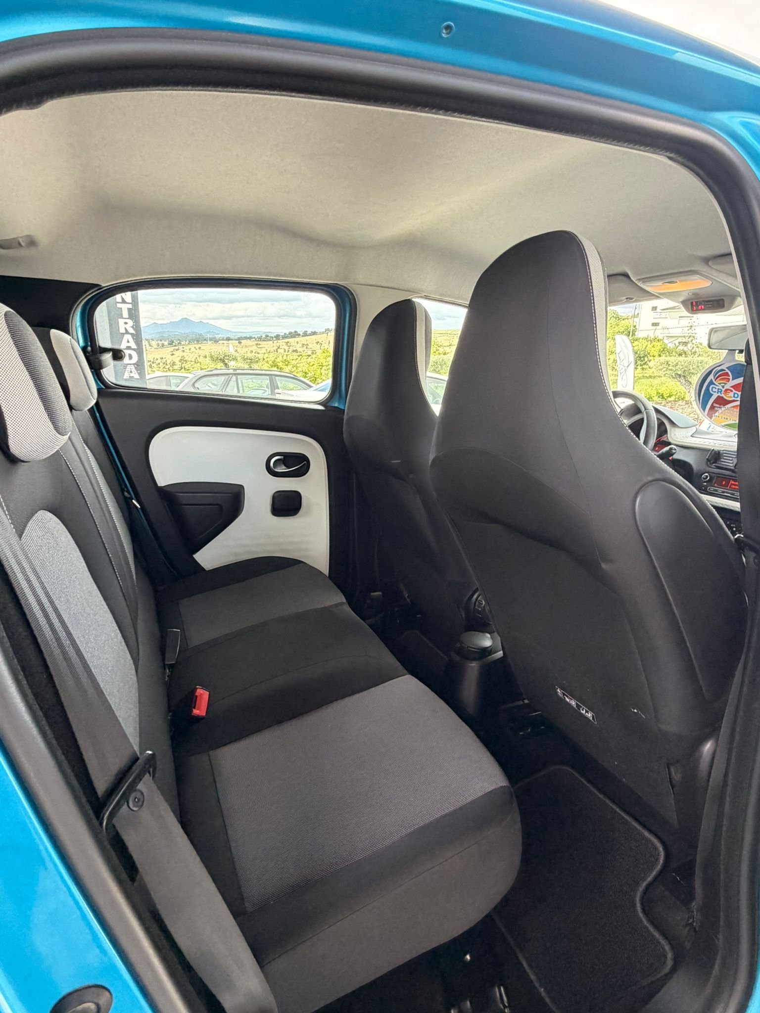 
								RENAULT TWINGO 2015 completo									