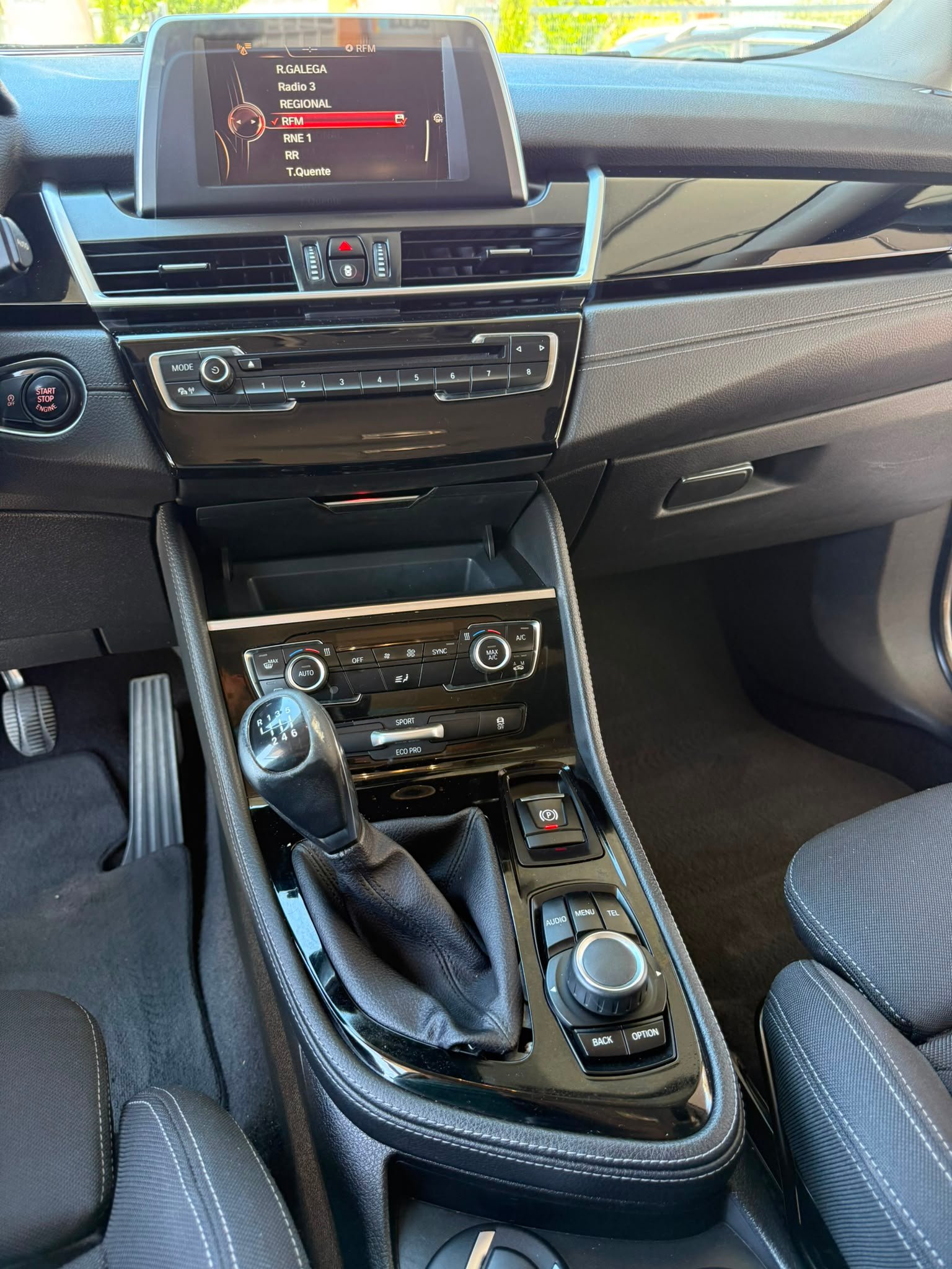 
								BMW 216D ACTIVE TOUR 2015 completo									