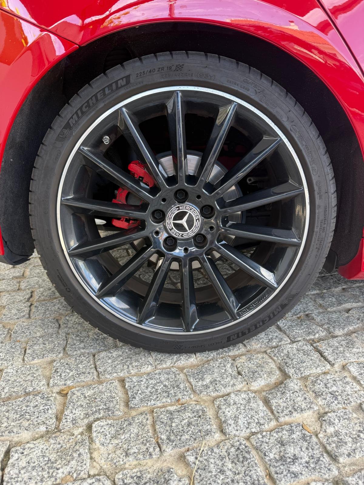 
								MERCEDES – BENZ CLASSE A 180 AMG LINE 2018 completo									