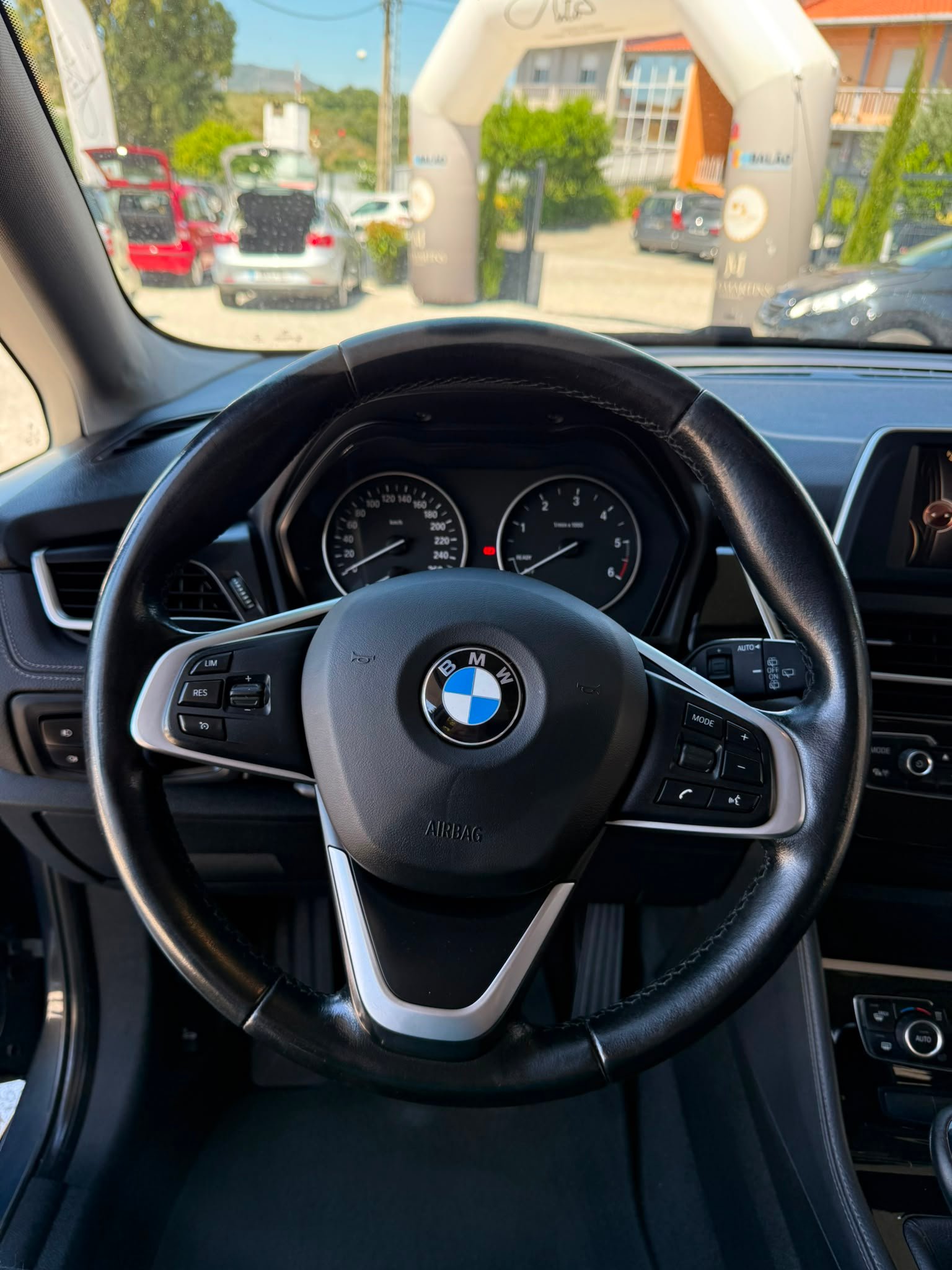 
								BMW 216D ACTIVE TOUR 2015 completo									