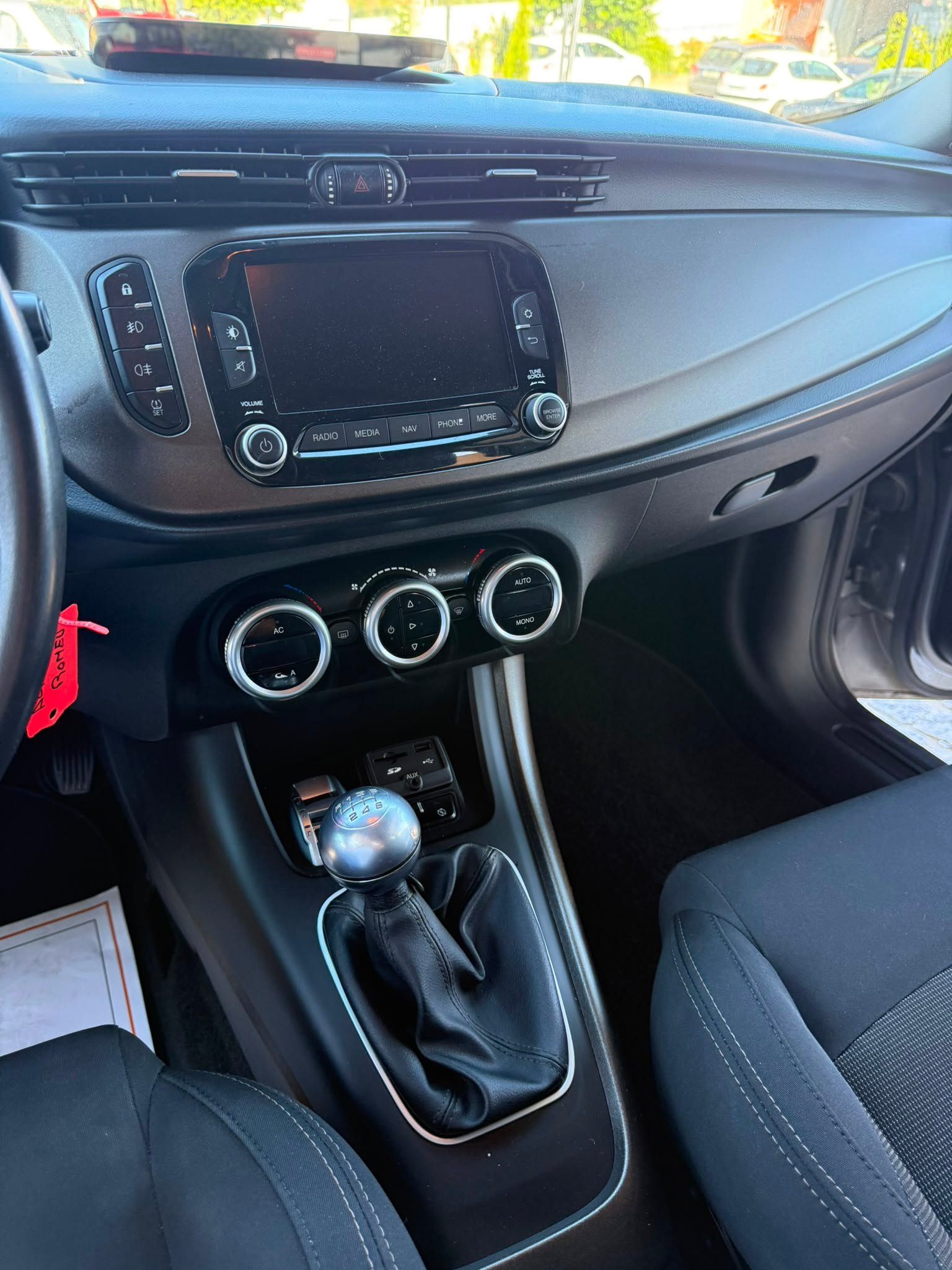 
								ALFA ROMEU GIULIETTA 2015 completo									