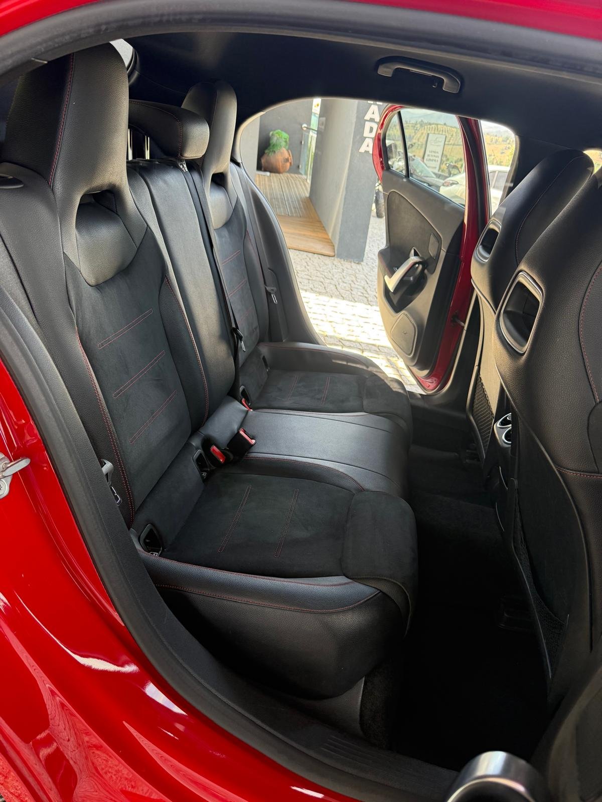 
								MERCEDES – BENZ CLASSE A 180 AMG LINE 2018 completo									