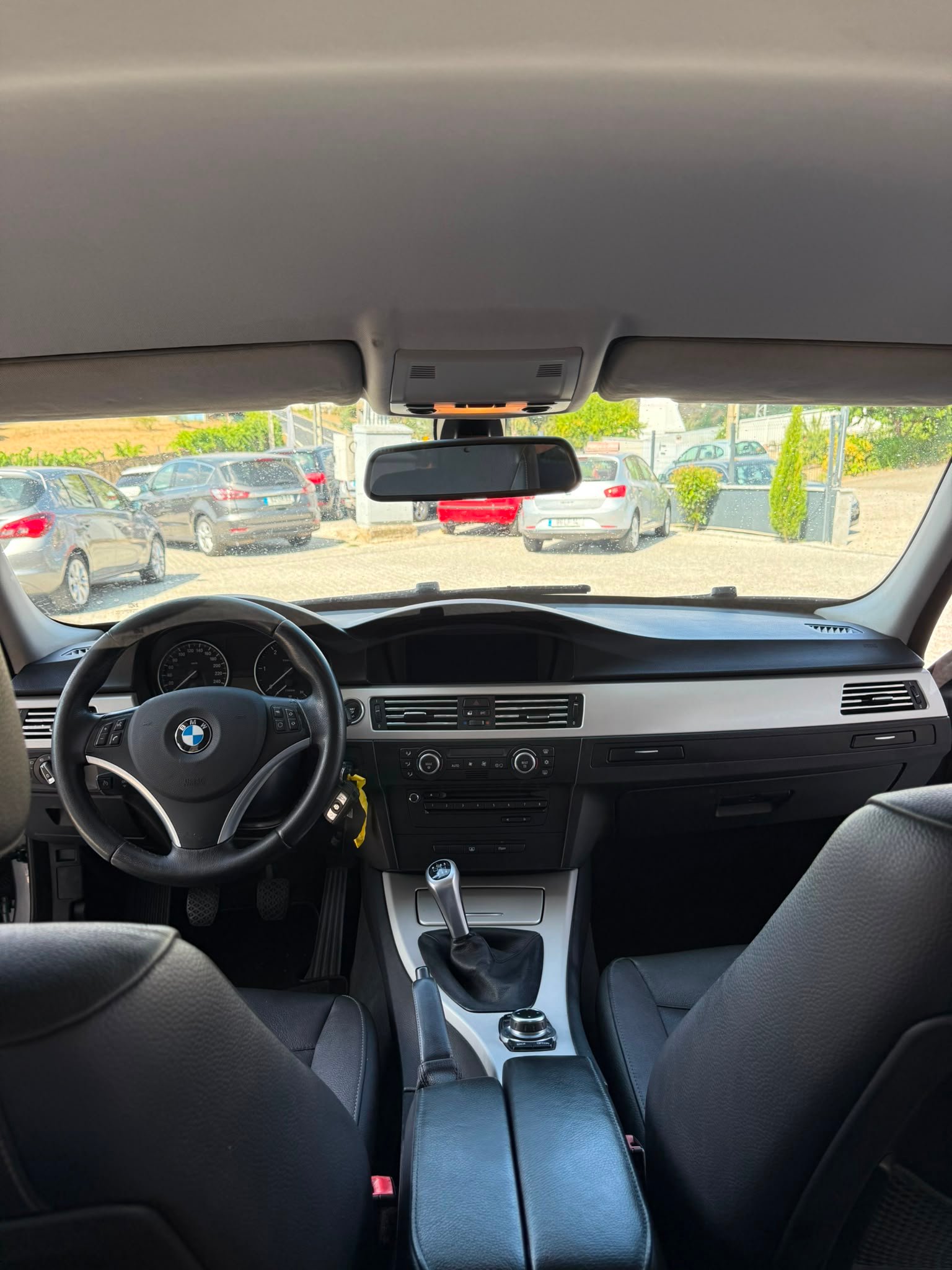 
								BMW 320D 2009 completo									