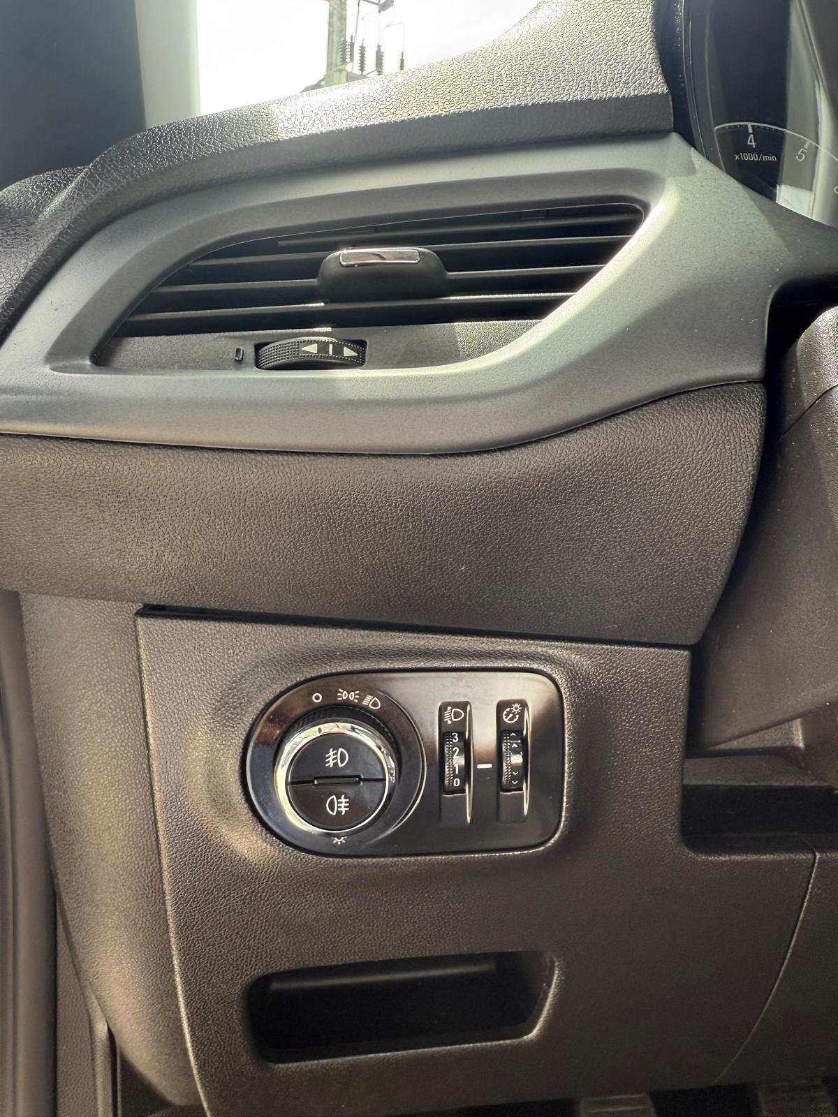 
								OPEL CORSA E 2018 completo									
