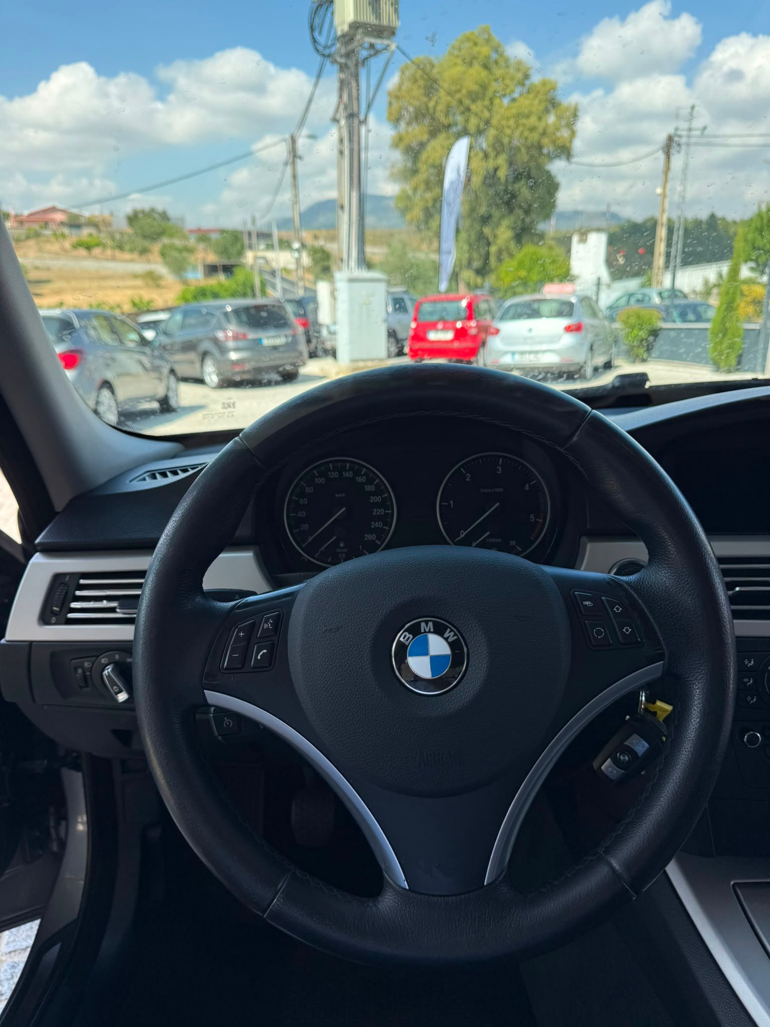 
								BMW 320D 2009 completo									