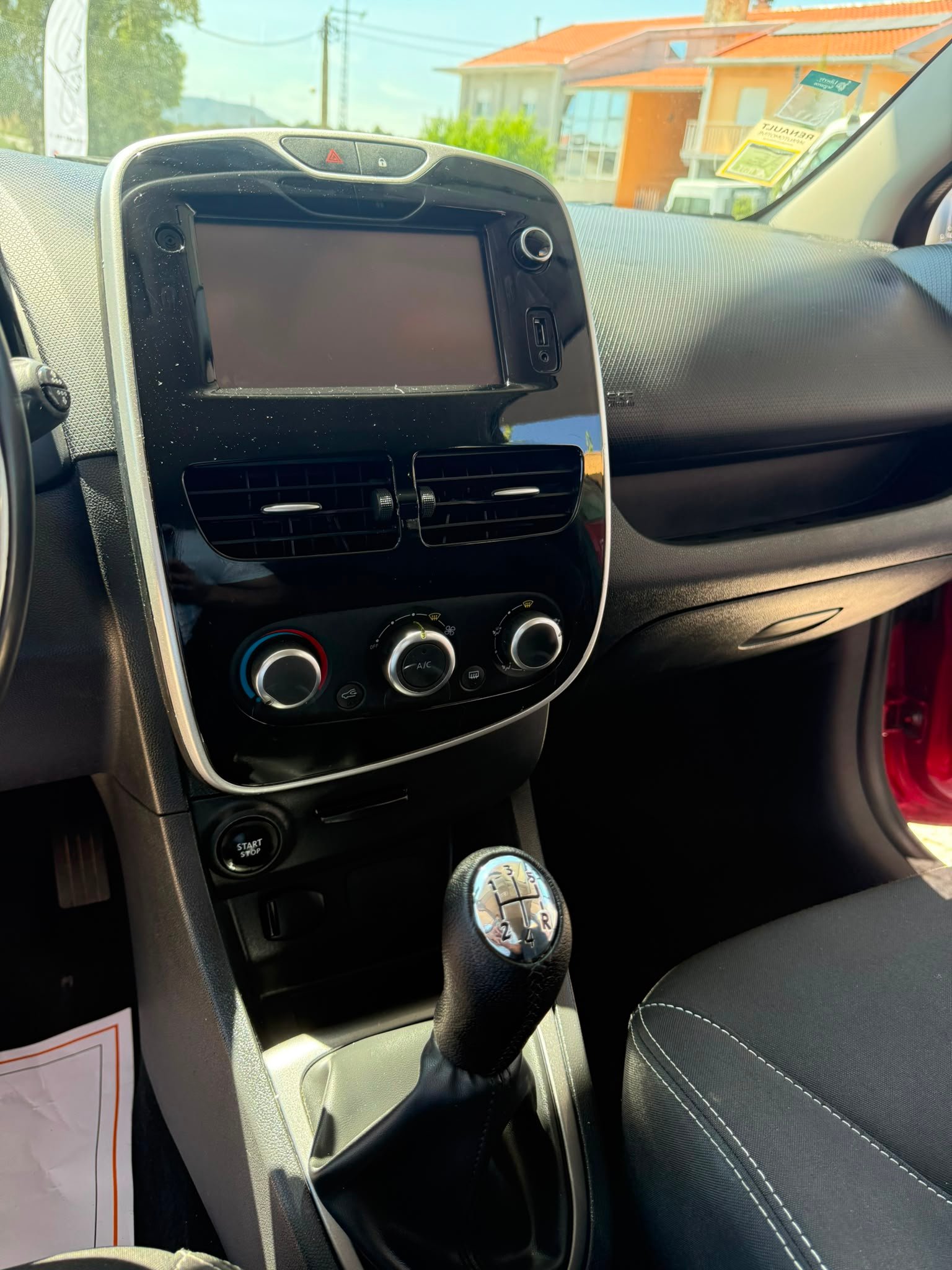 
								RENAULT CLIO 2016 completo									