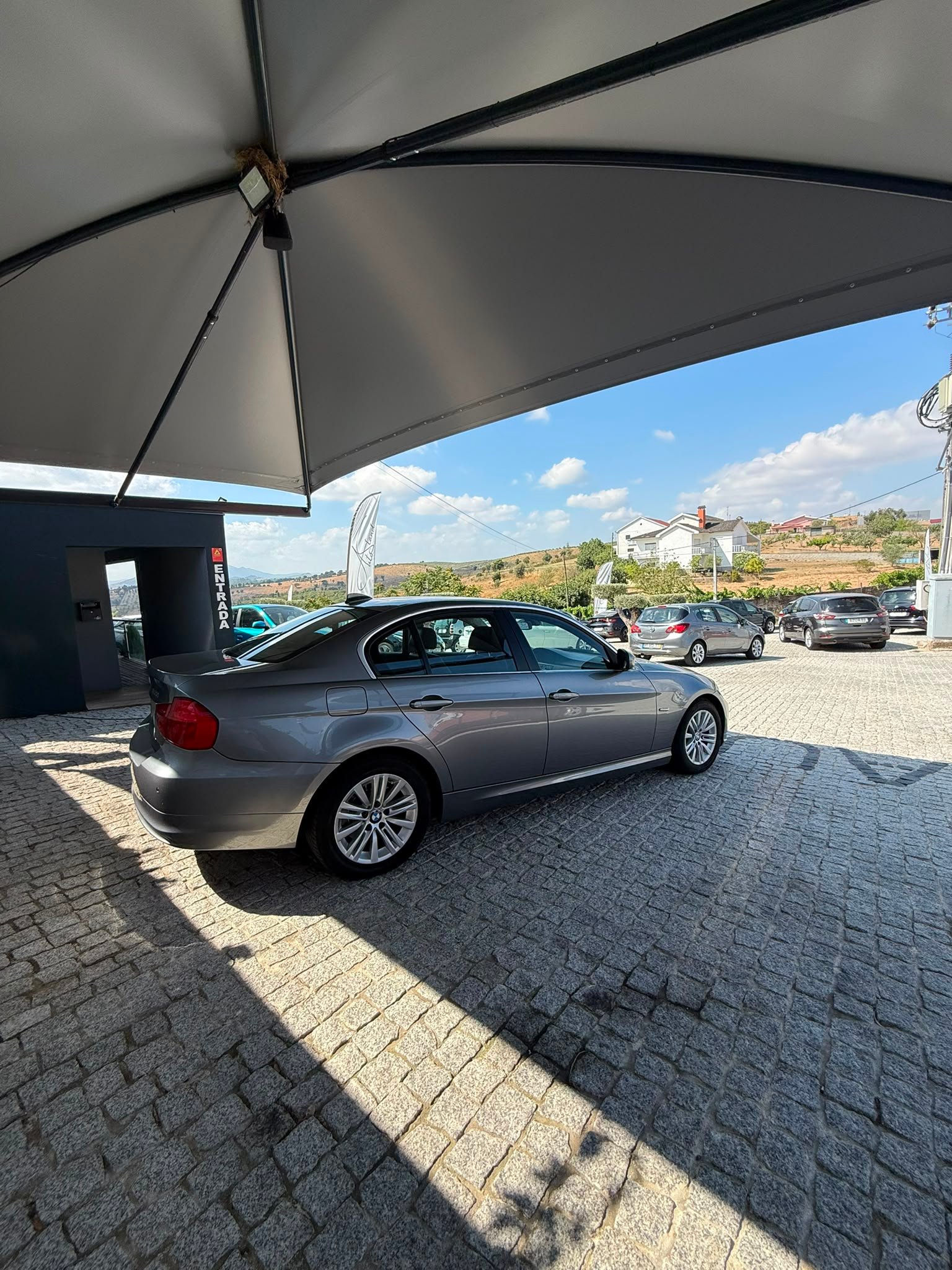 
								BMW 320D 2009 completo									