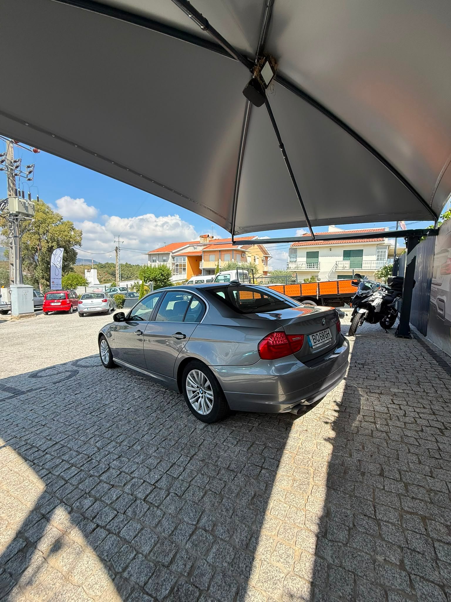 
								BMW 320D 2009 completo									