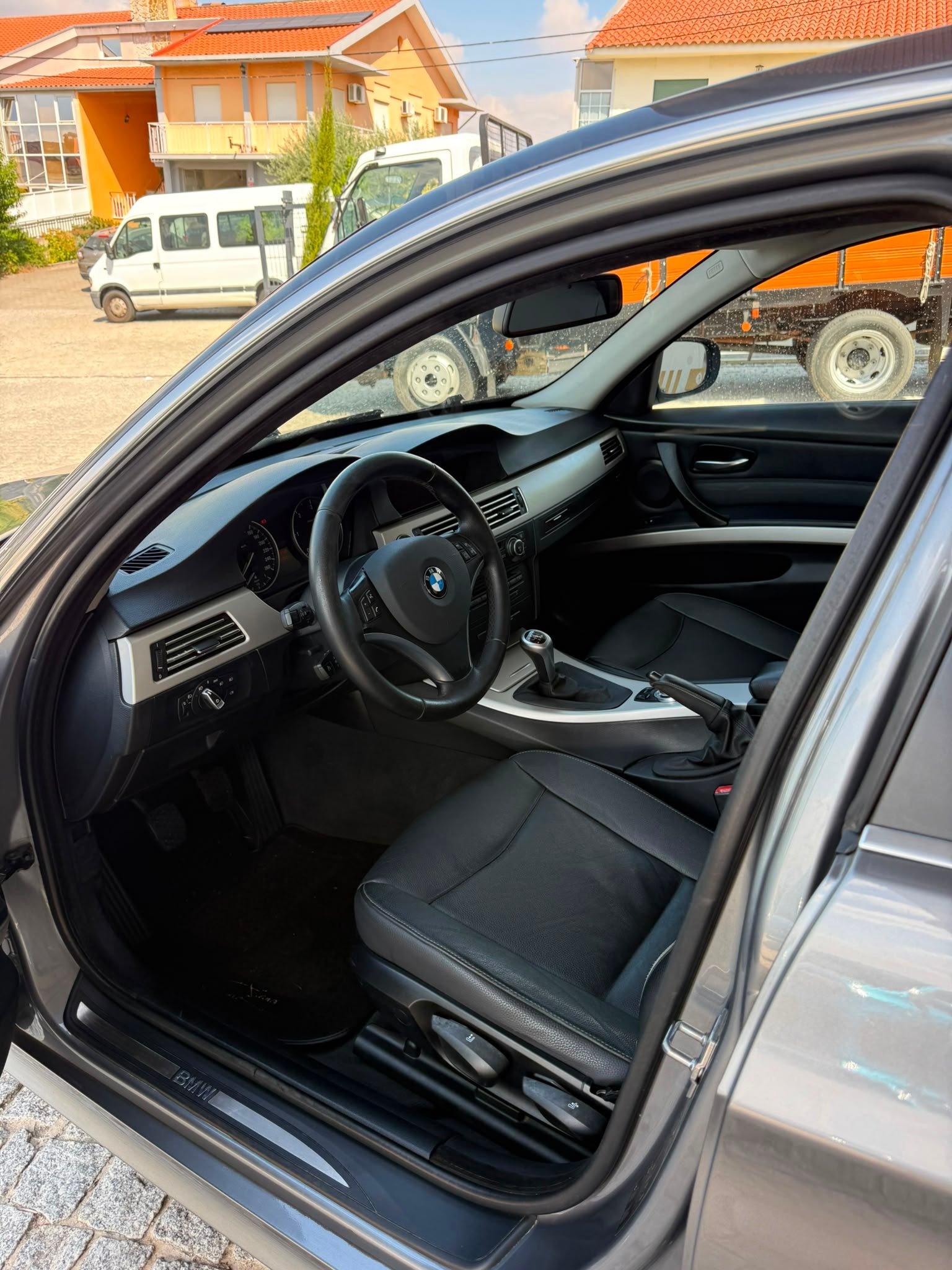 
								BMW 320D 2009 completo									