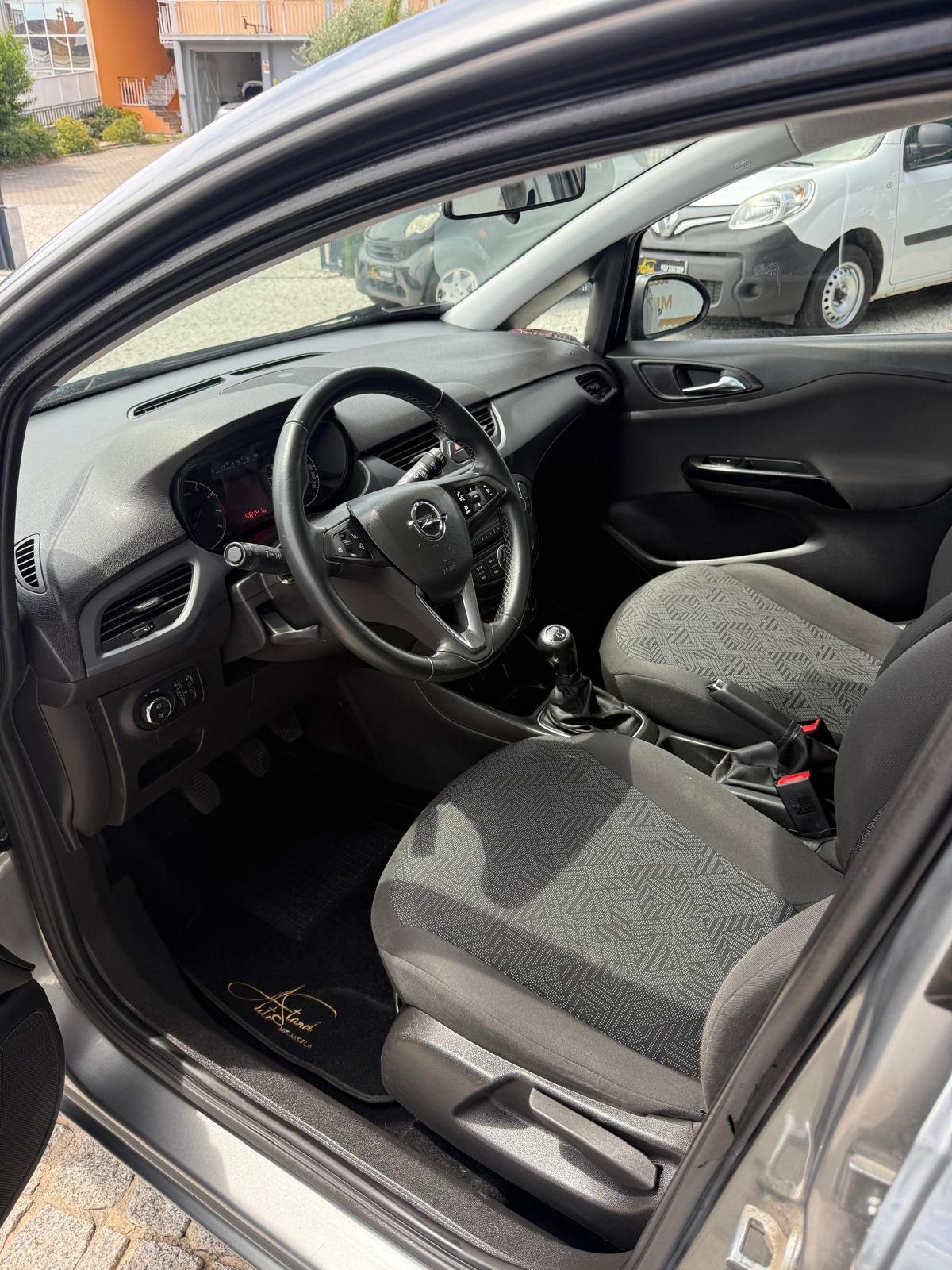 
								OPEL CORSA E 2018 completo									