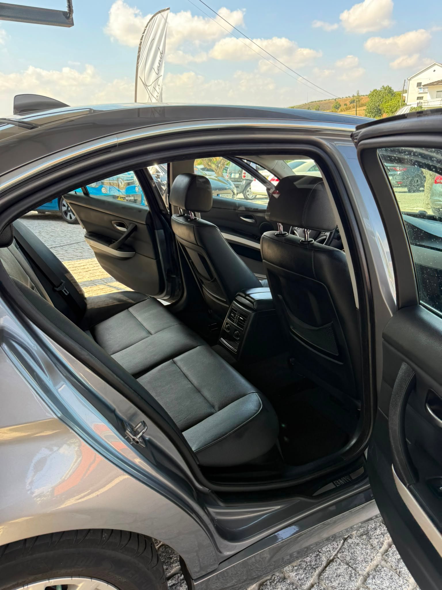 
								BMW 320D 2009 completo									