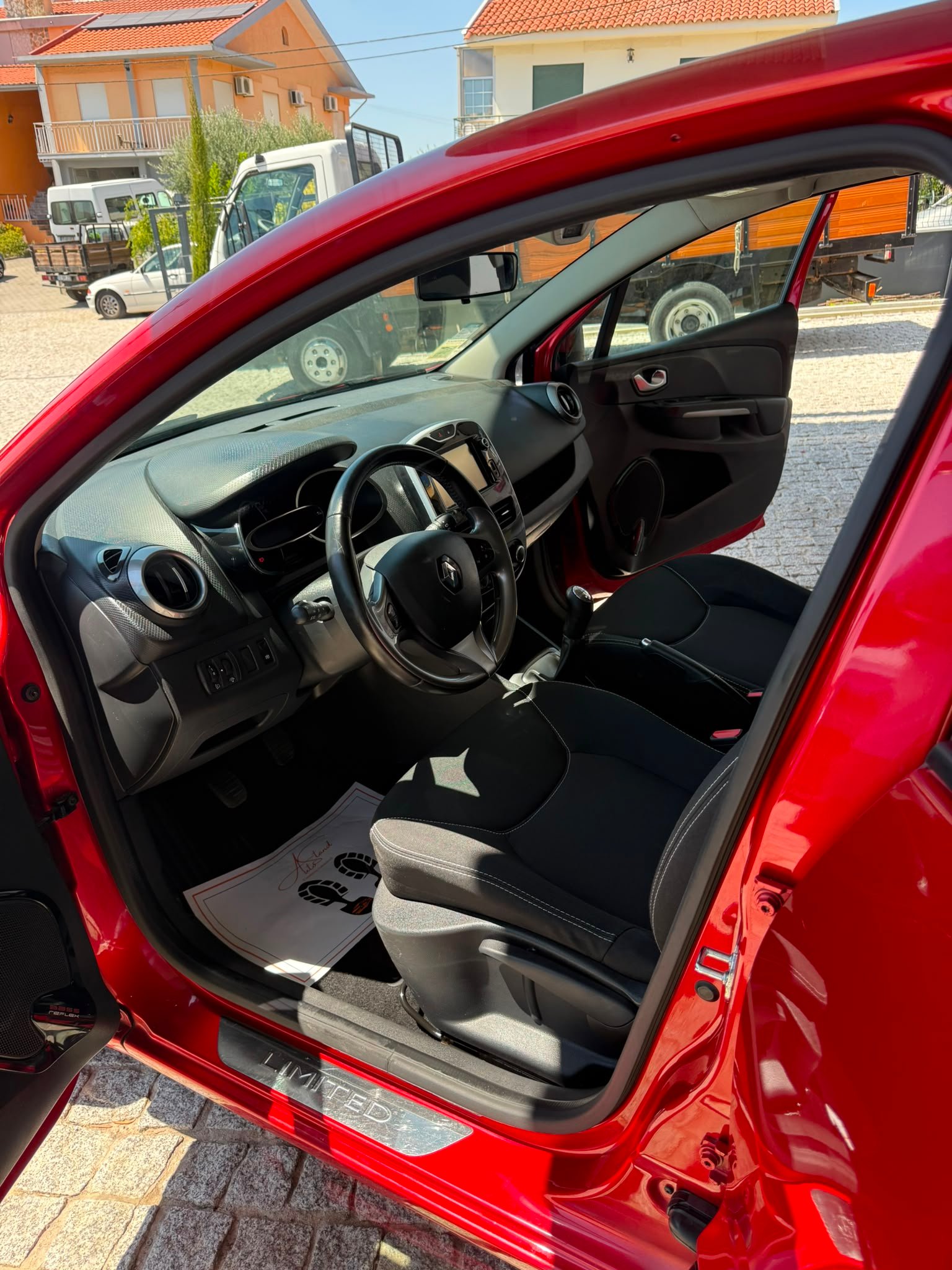 
								RENAULT CLIO 2016 completo									