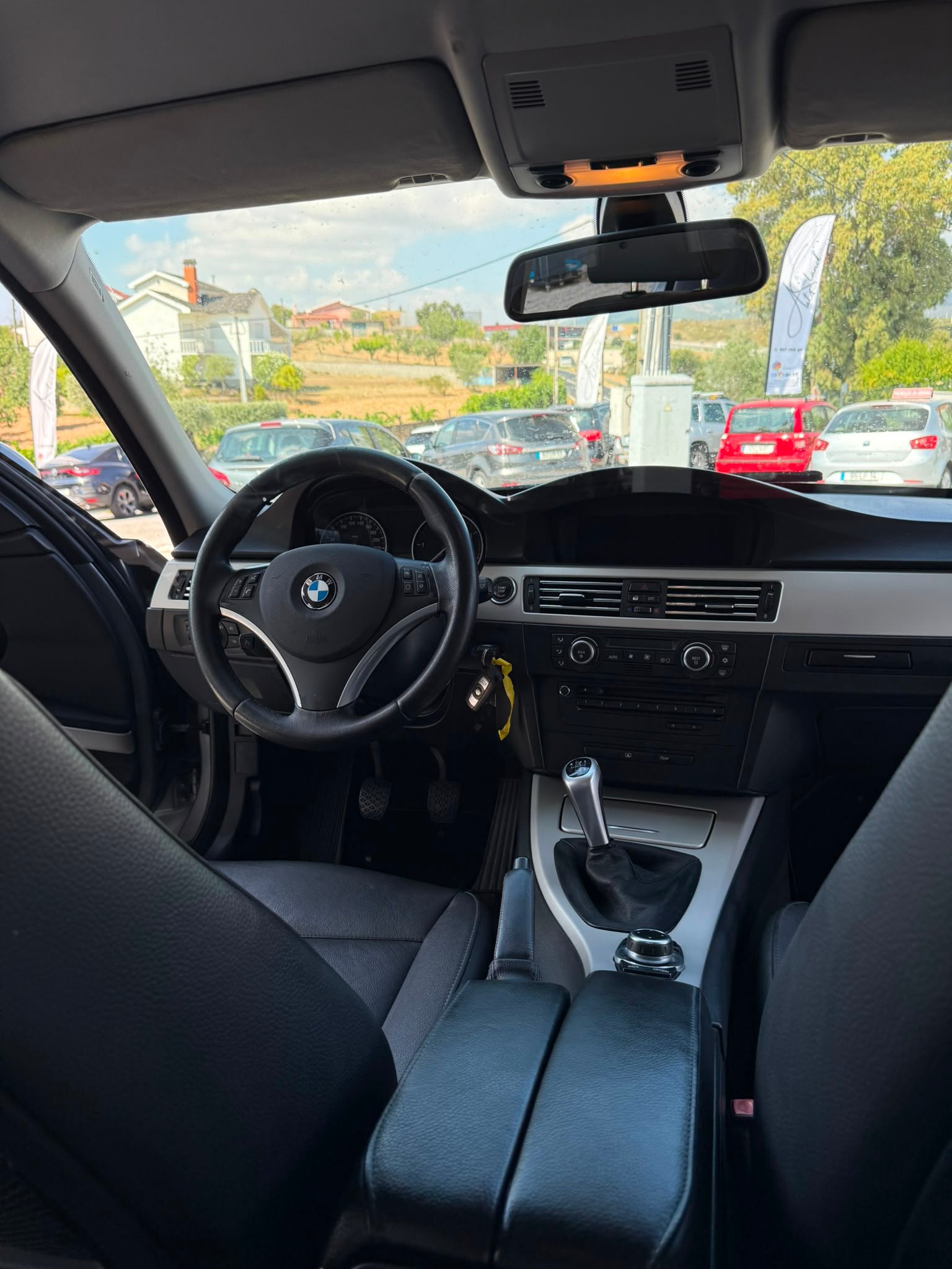 
								BMW 320D 2009 completo									
