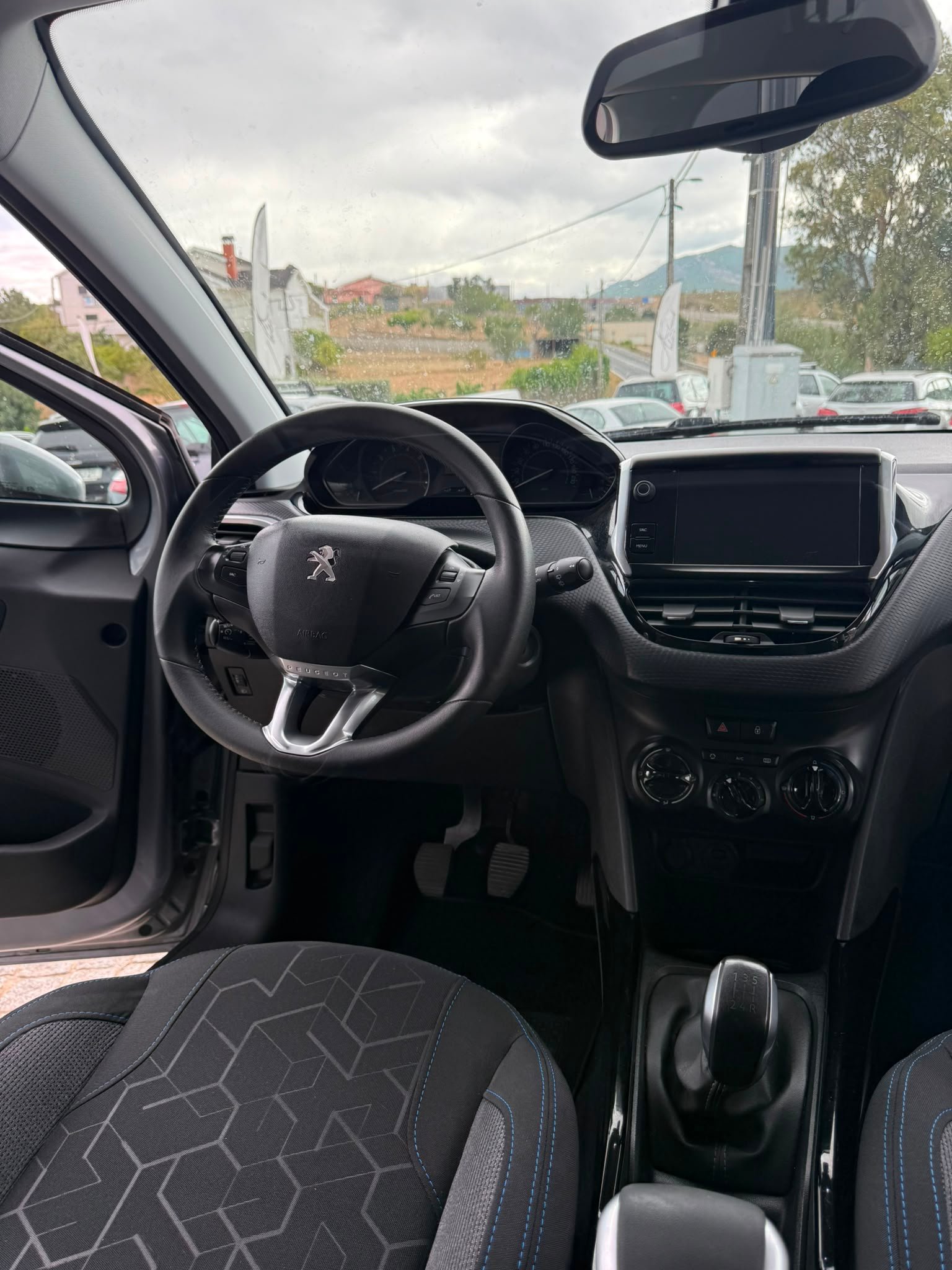 
								PEUGEOT 2008 2019 completo									