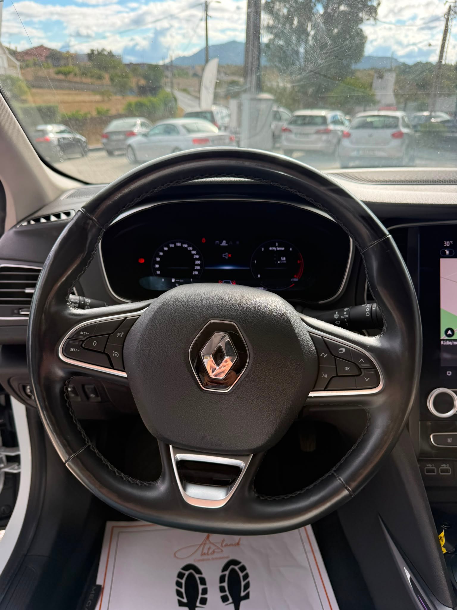 
								RENAULT MEGANE 2021 completo									
