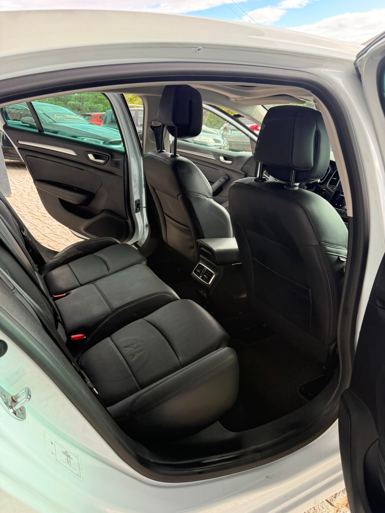 
								RENAULT MEGANE 2021 completo									