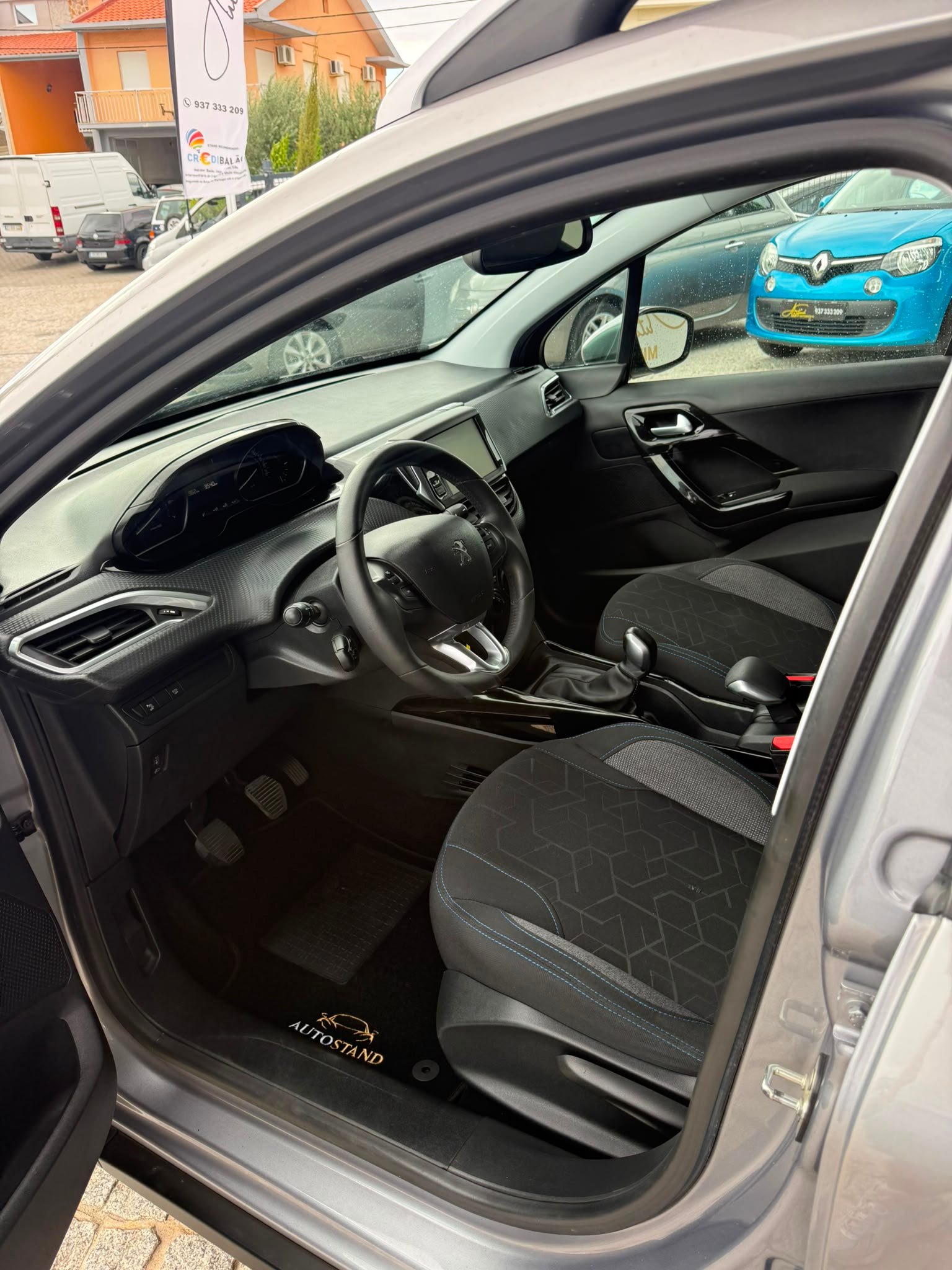 
								PEUGEOT 2008 2019 completo									