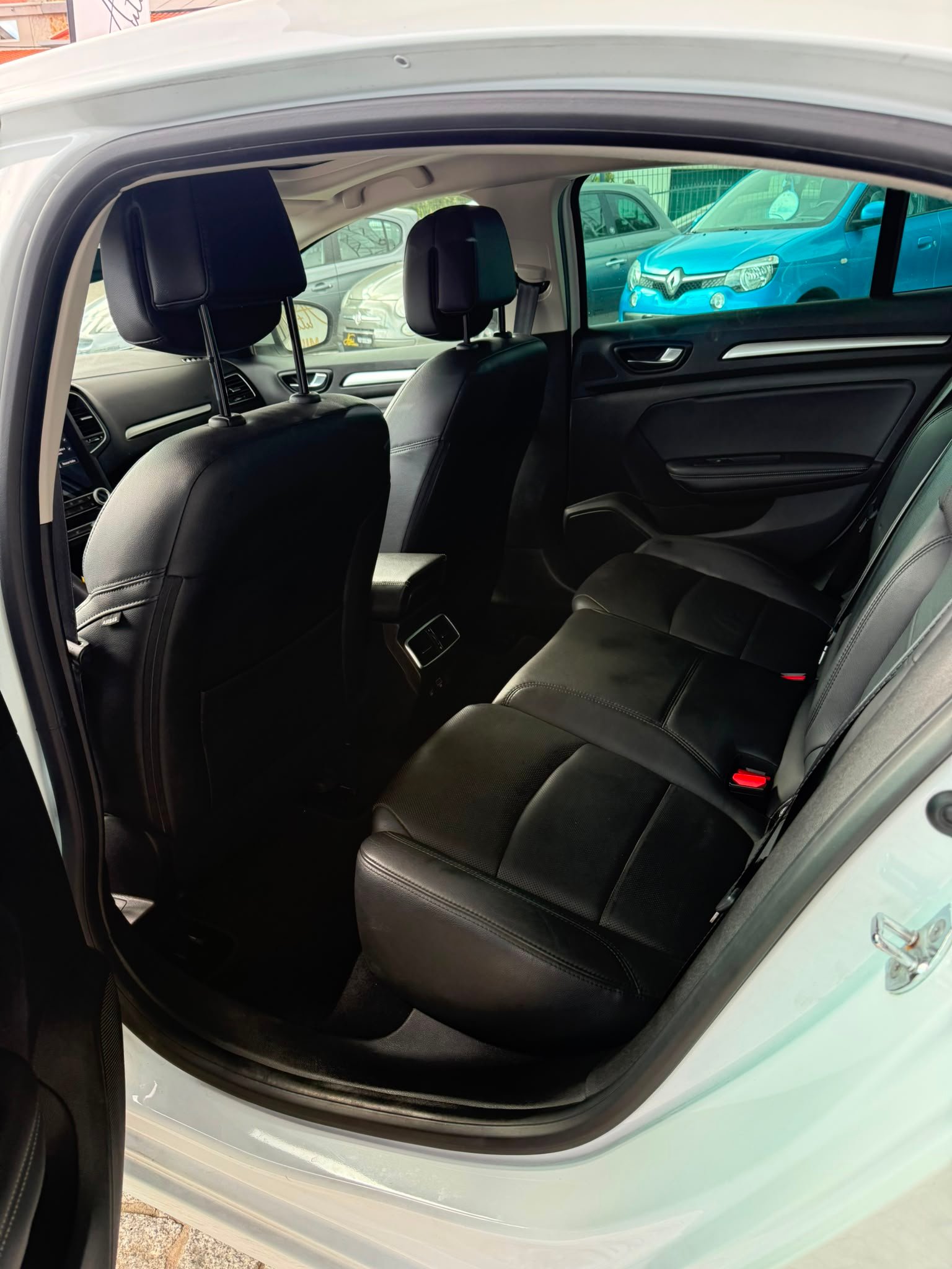 
								RENAULT MEGANE 2021 completo									
