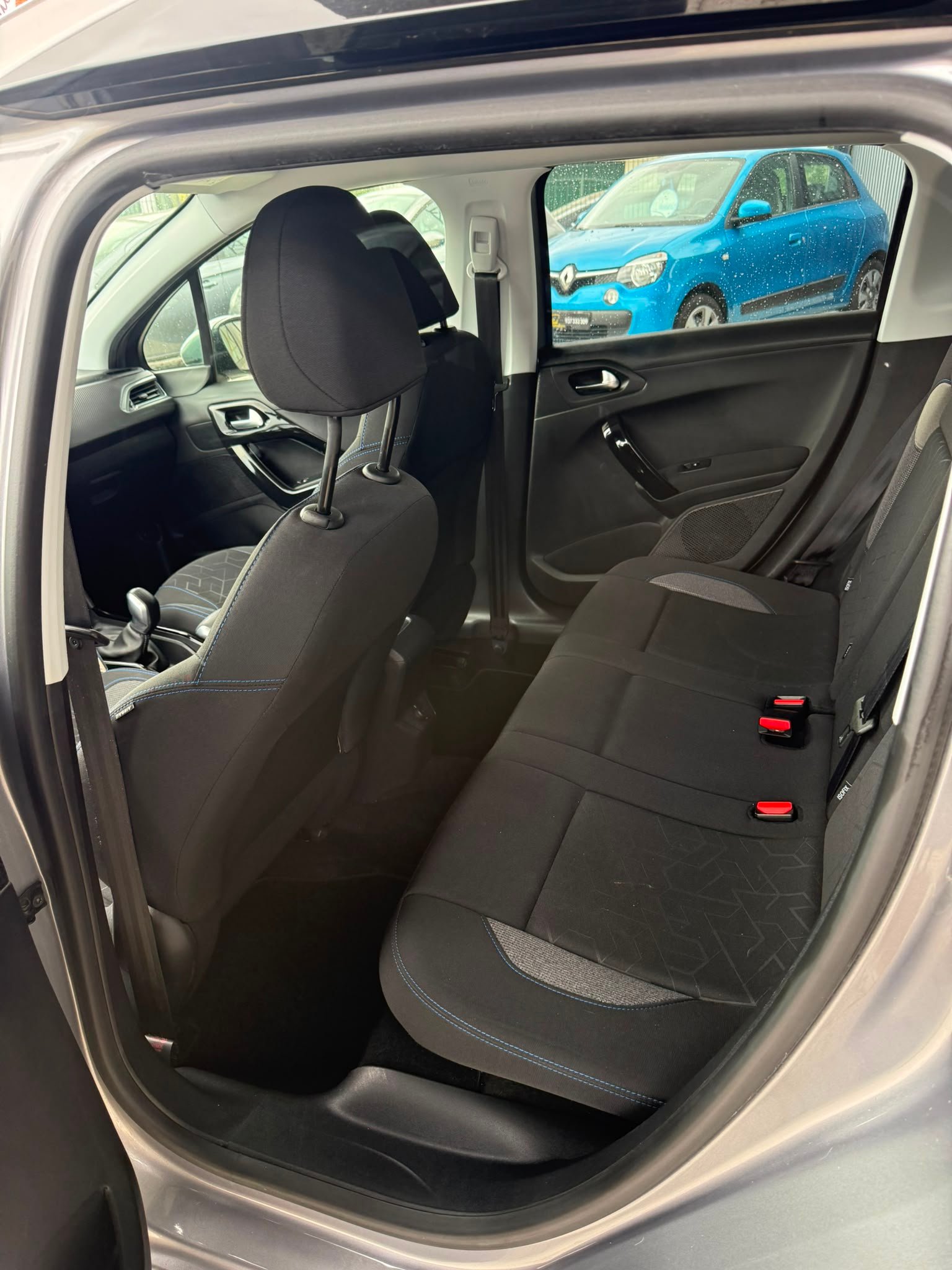 
								PEUGEOT 2008 2019 completo									